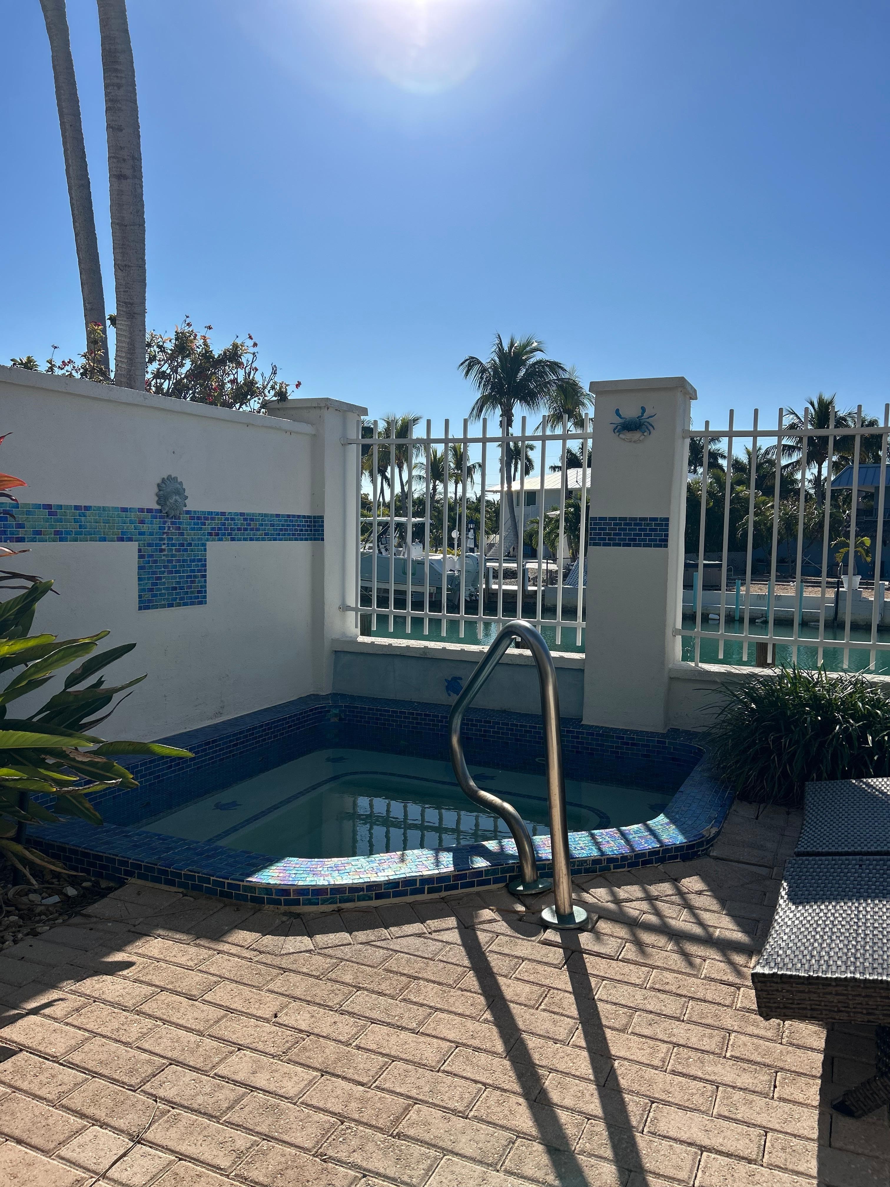 The porch area, so peaceful and shade or sun when you need it. Nice table and chairs and two comfortable loungers. 