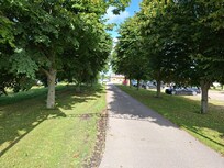 Indkørsel til hotellet.