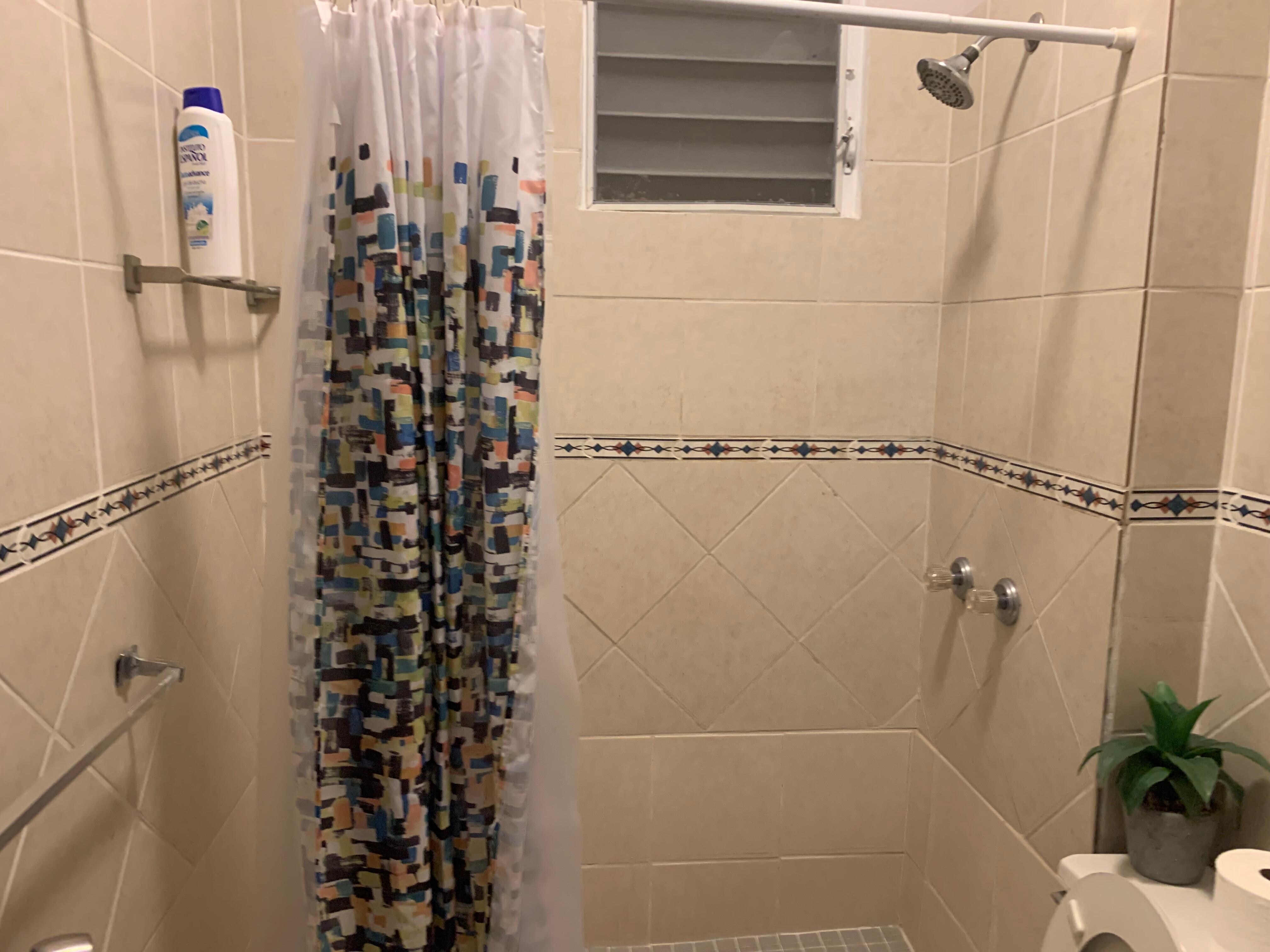 Bathroom bathtub stains 