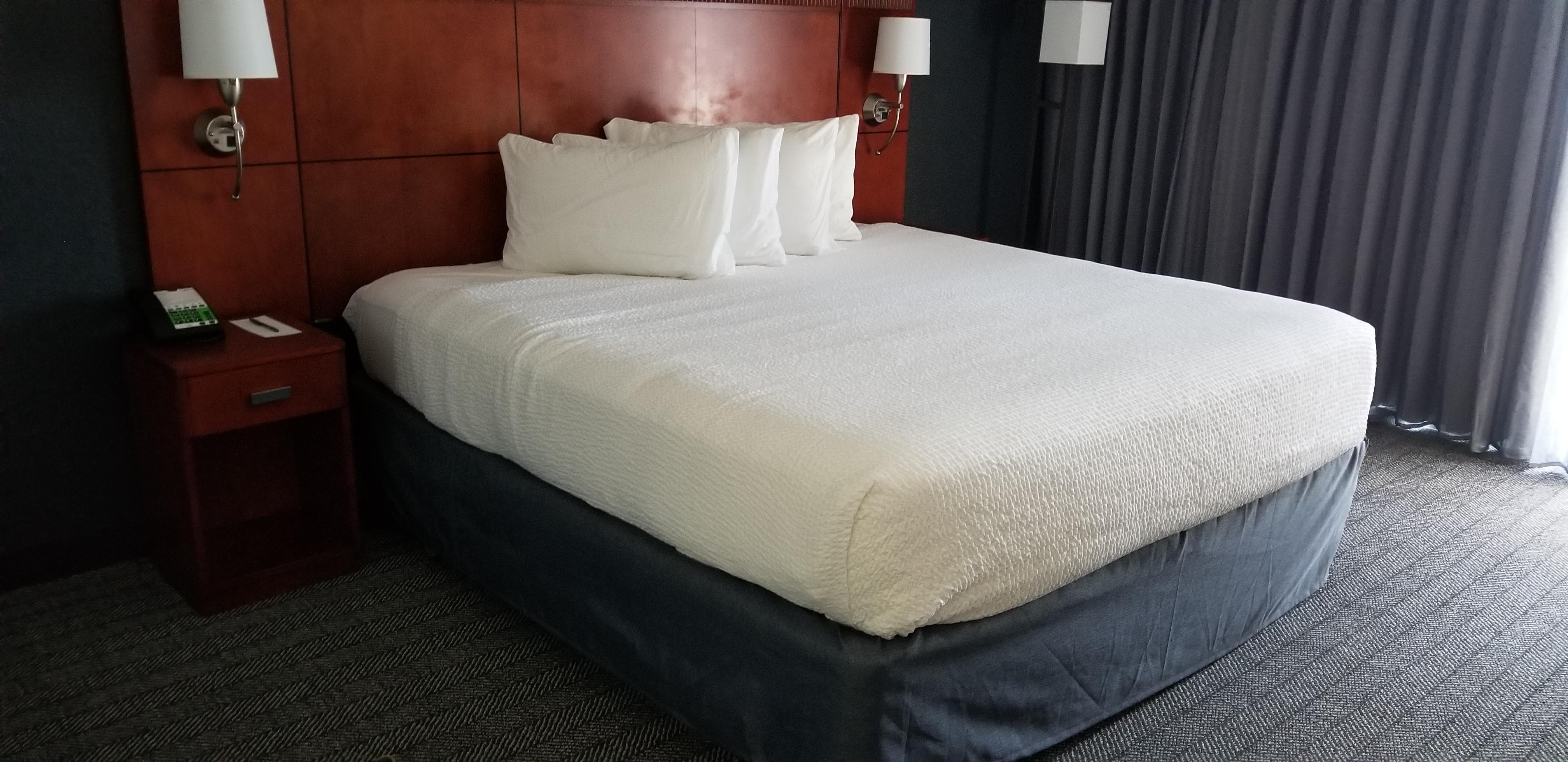 Bed, king
Mire than plenty and VERY comfortable &most of all, clean. 