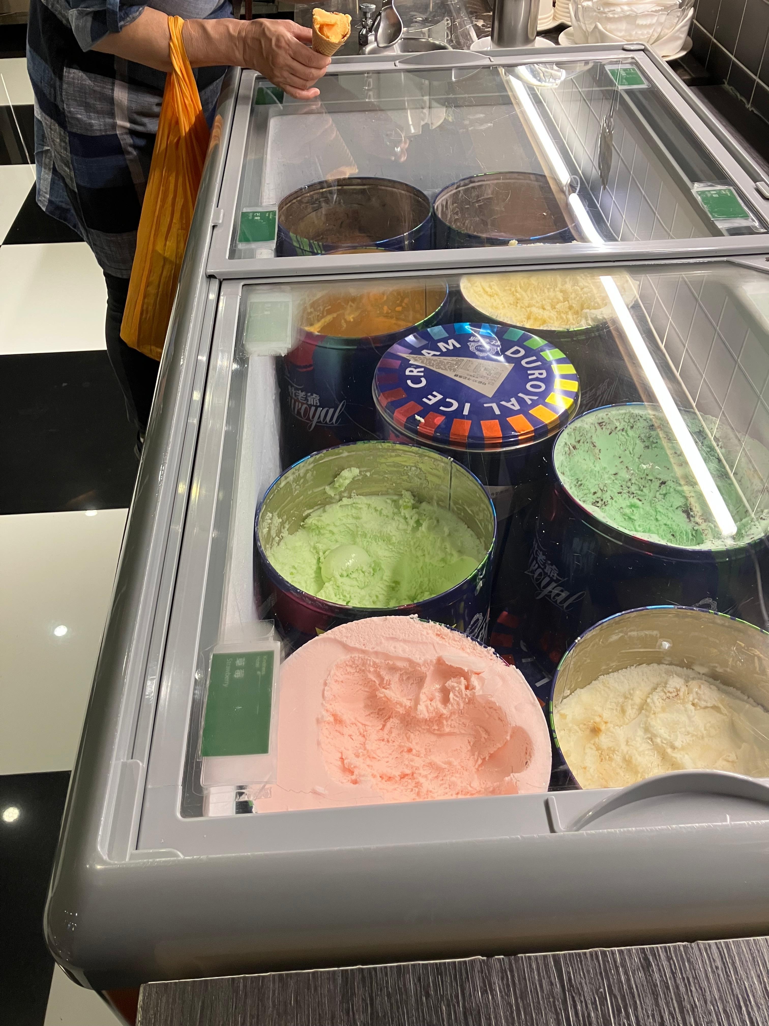 朝食メニューの中にアイスクリーム食べ放題があり、初めてのことで、妻も喜んでいました。