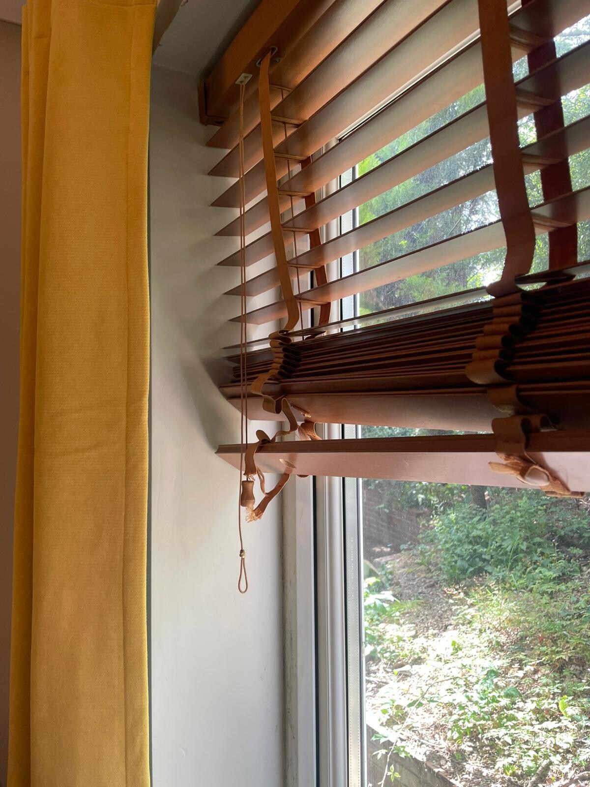Broken window blind and very poor quality 