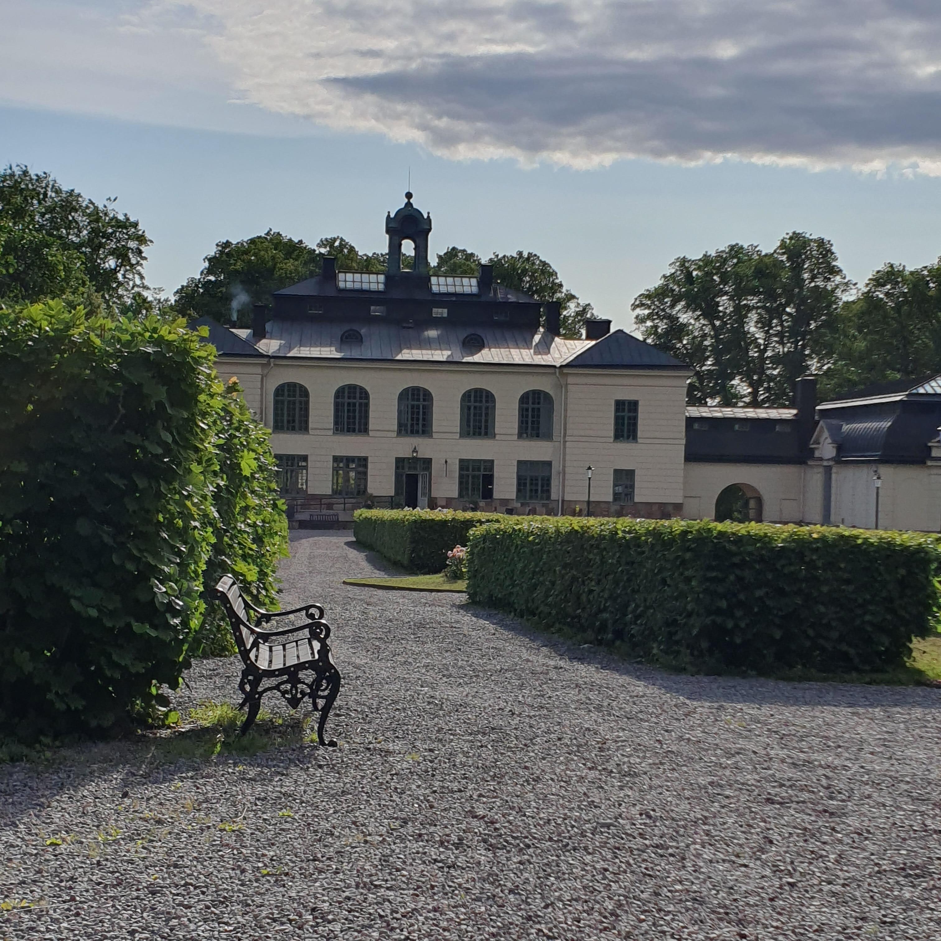 Slott med fin park
