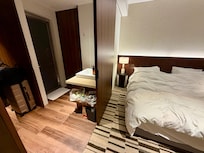 雙人房一隅。
浴缸很大,能好好休息。