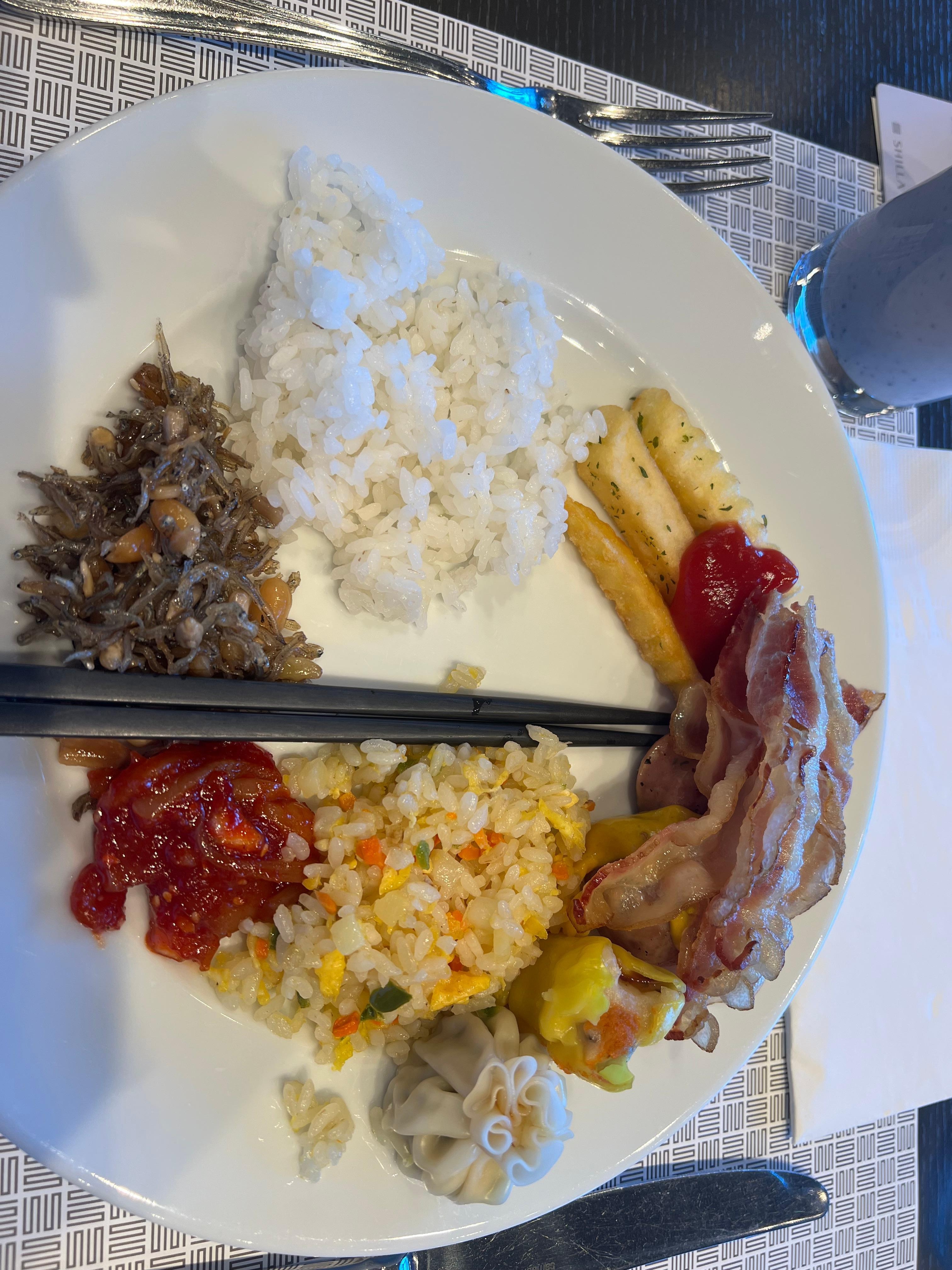 만족스러웠던 조식. 두접시 먹고 하루가 든든.