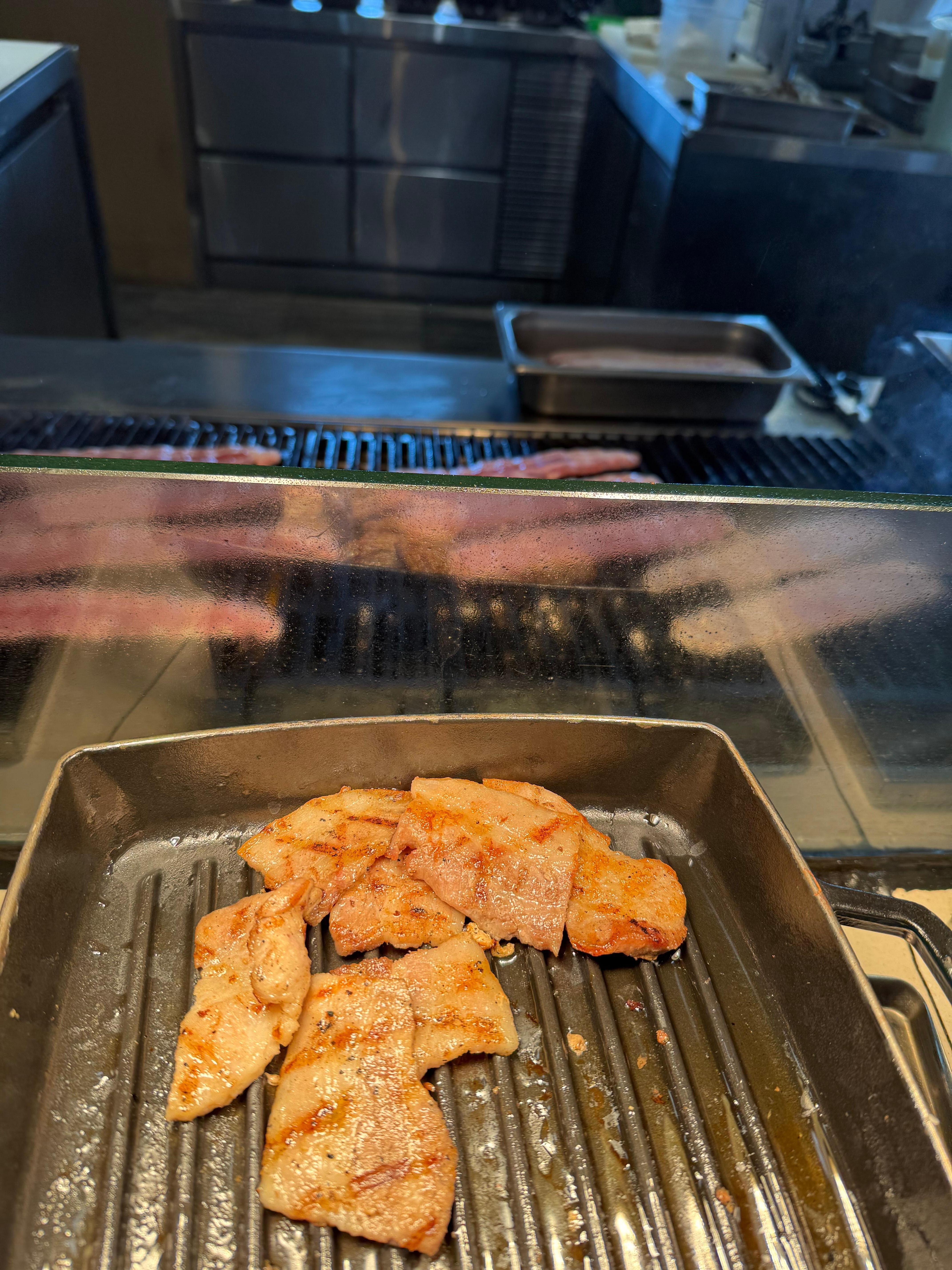 朝からサムギョプサル食べられますす