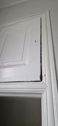 Trekk fra luke over hulrom.