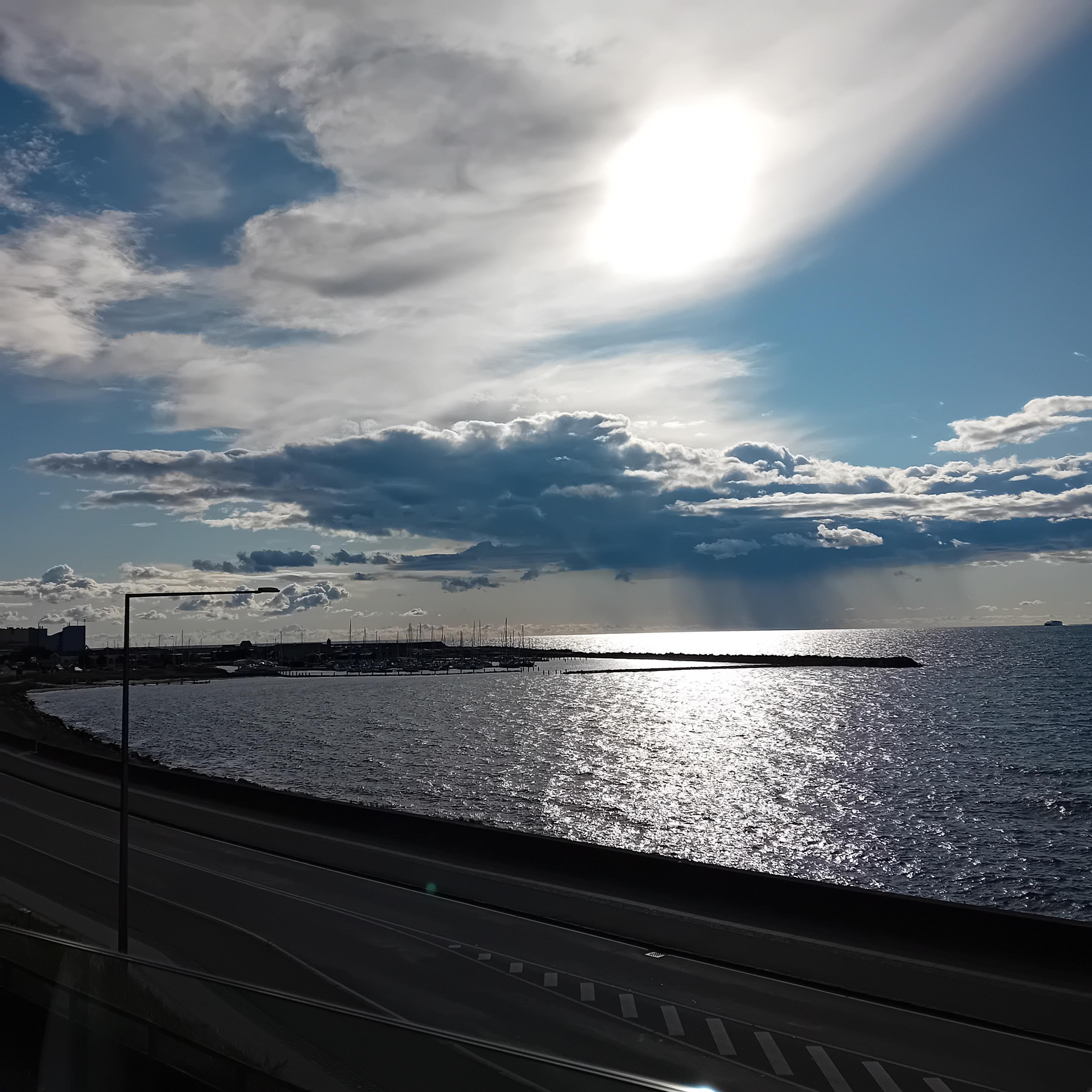 Eftermiddag vid havet sett frän balkongen