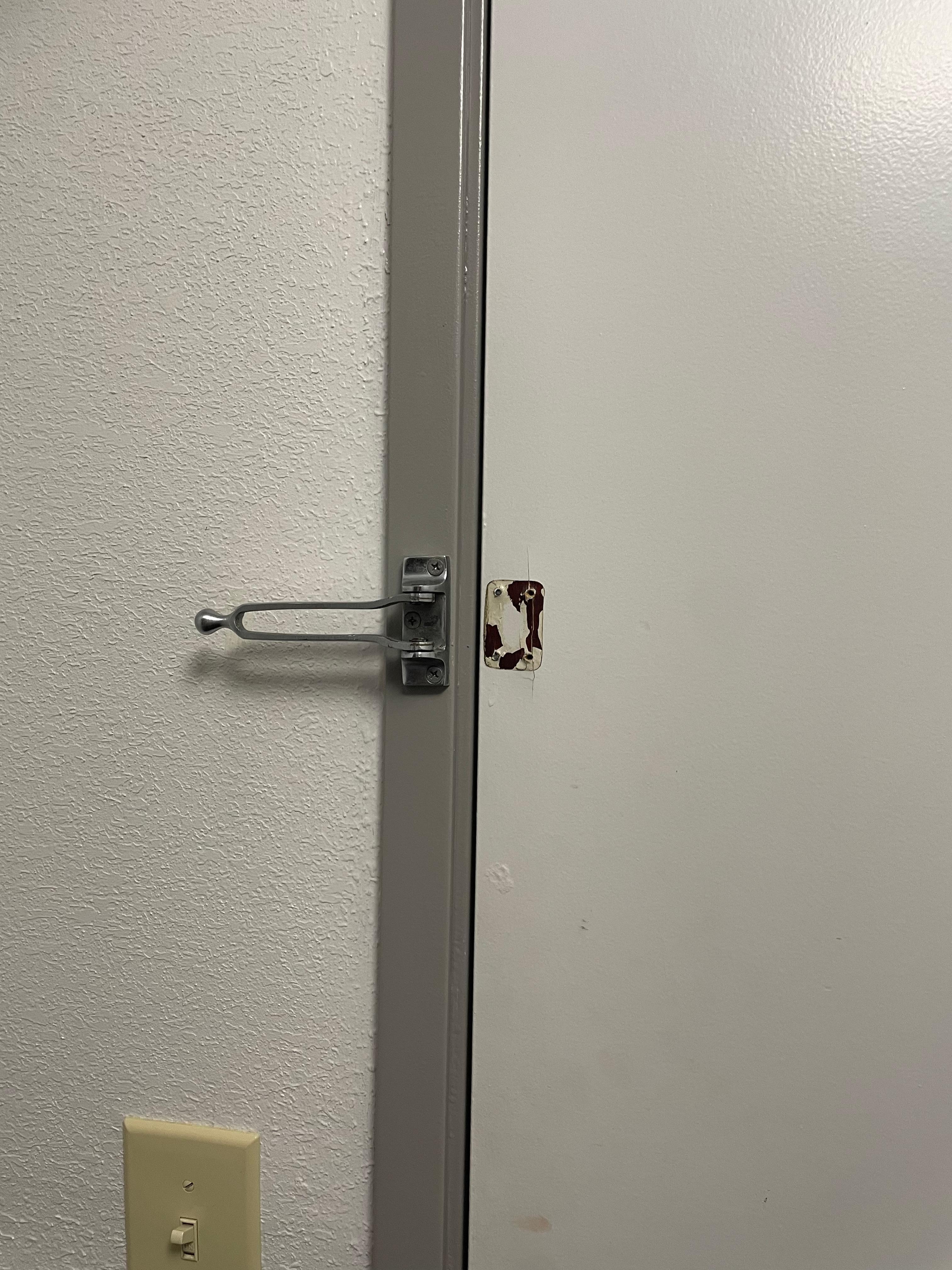 No latch for door 