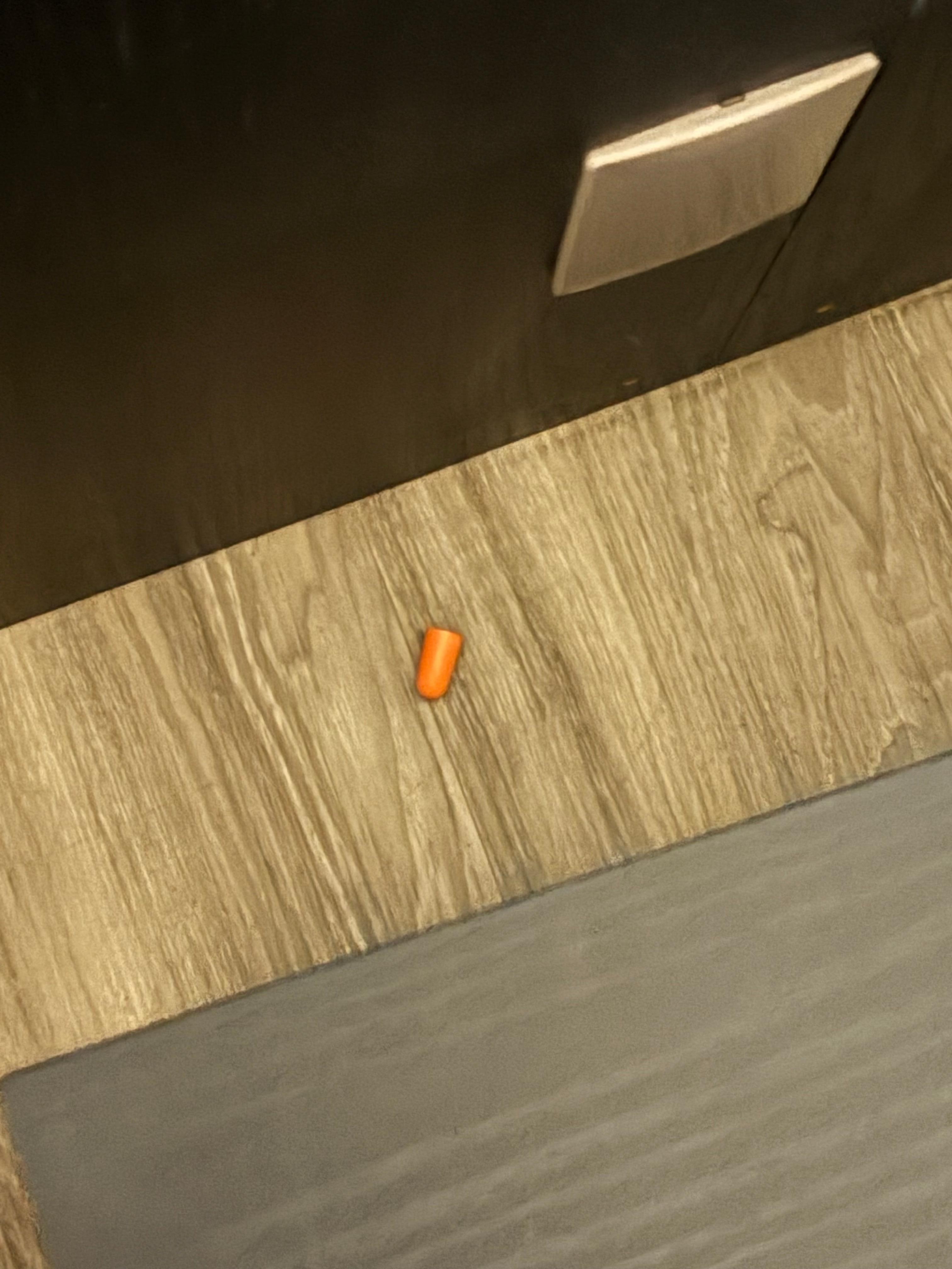 sujeira atras do aparador