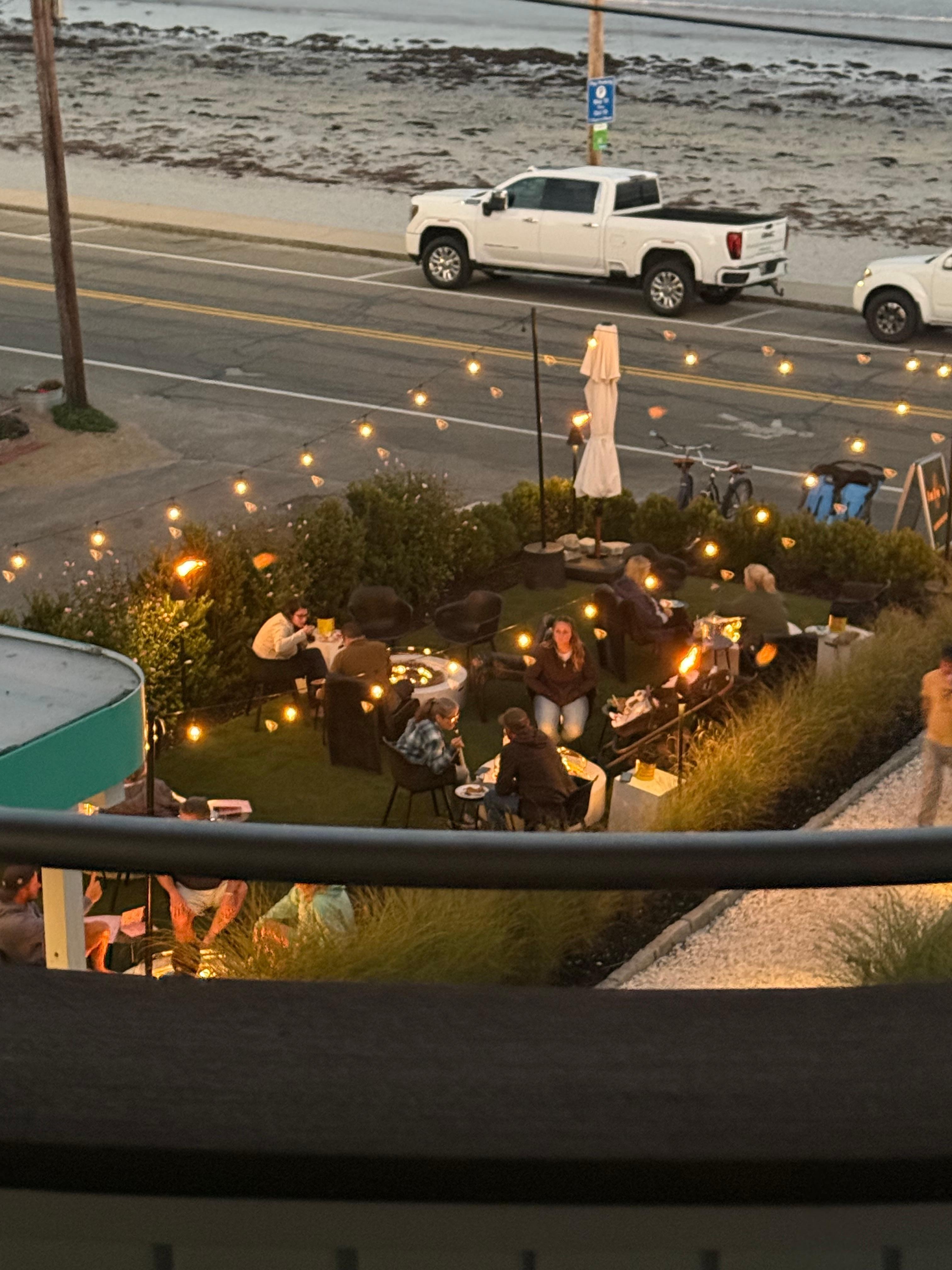 Lulu’s outside dining