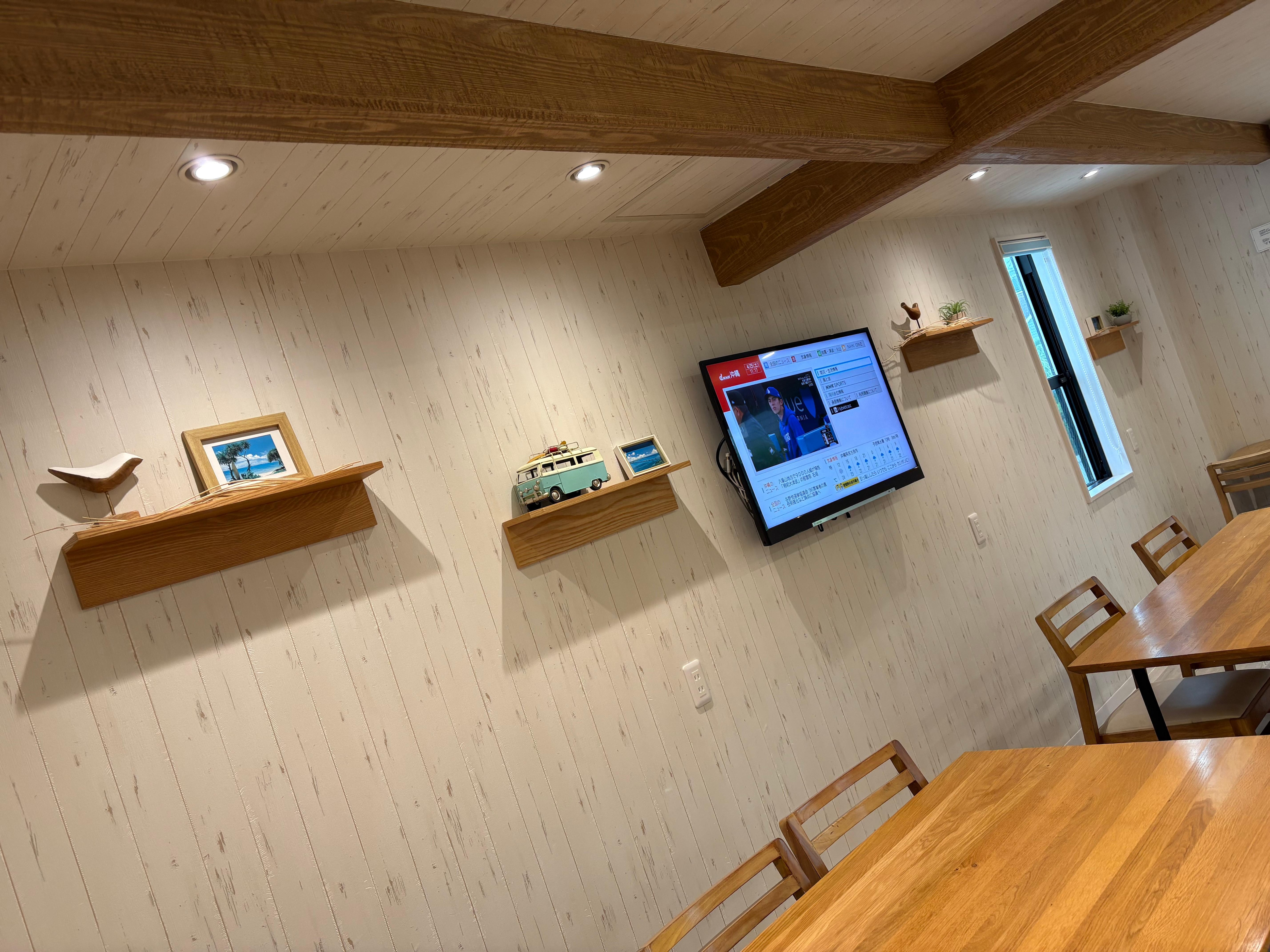 食堂も可愛い感じです。コーヒーの機械があって無料です