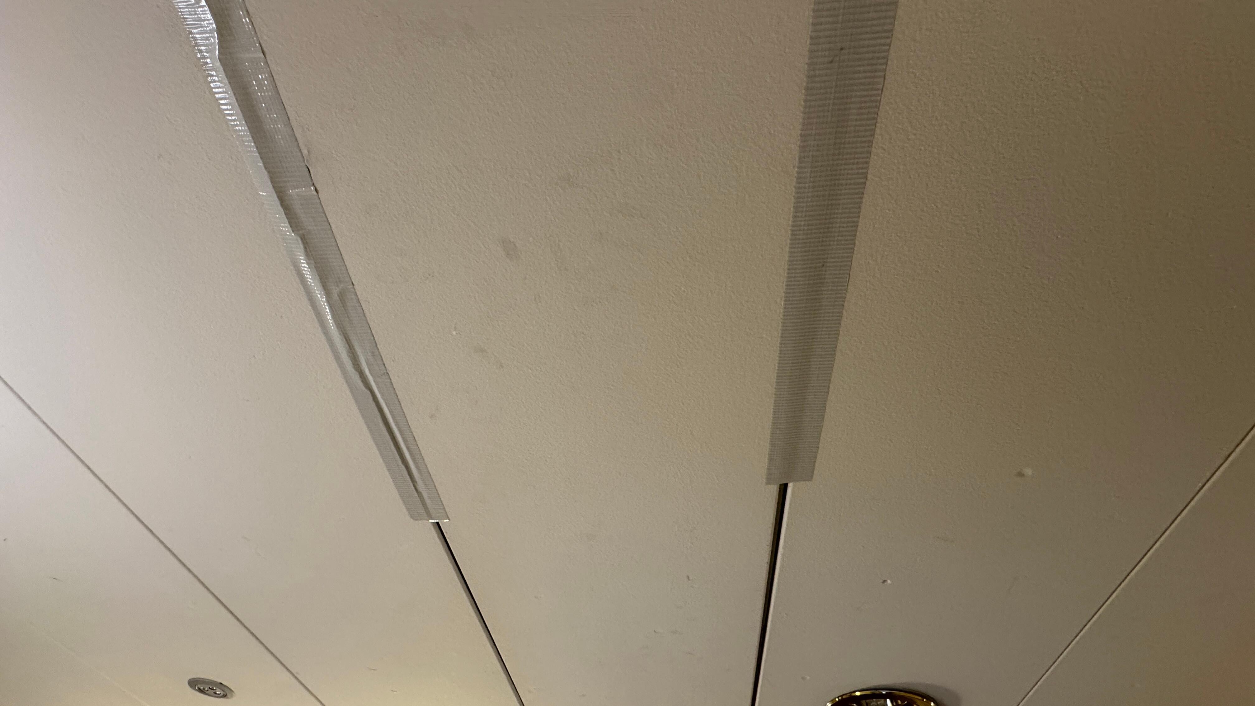 Mit Klebeband …