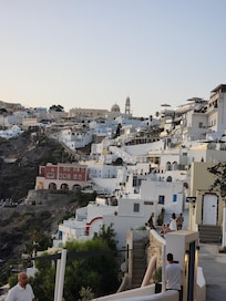 Very close to all the action in Fira! Just follow the steps up and you're on the main road in town.