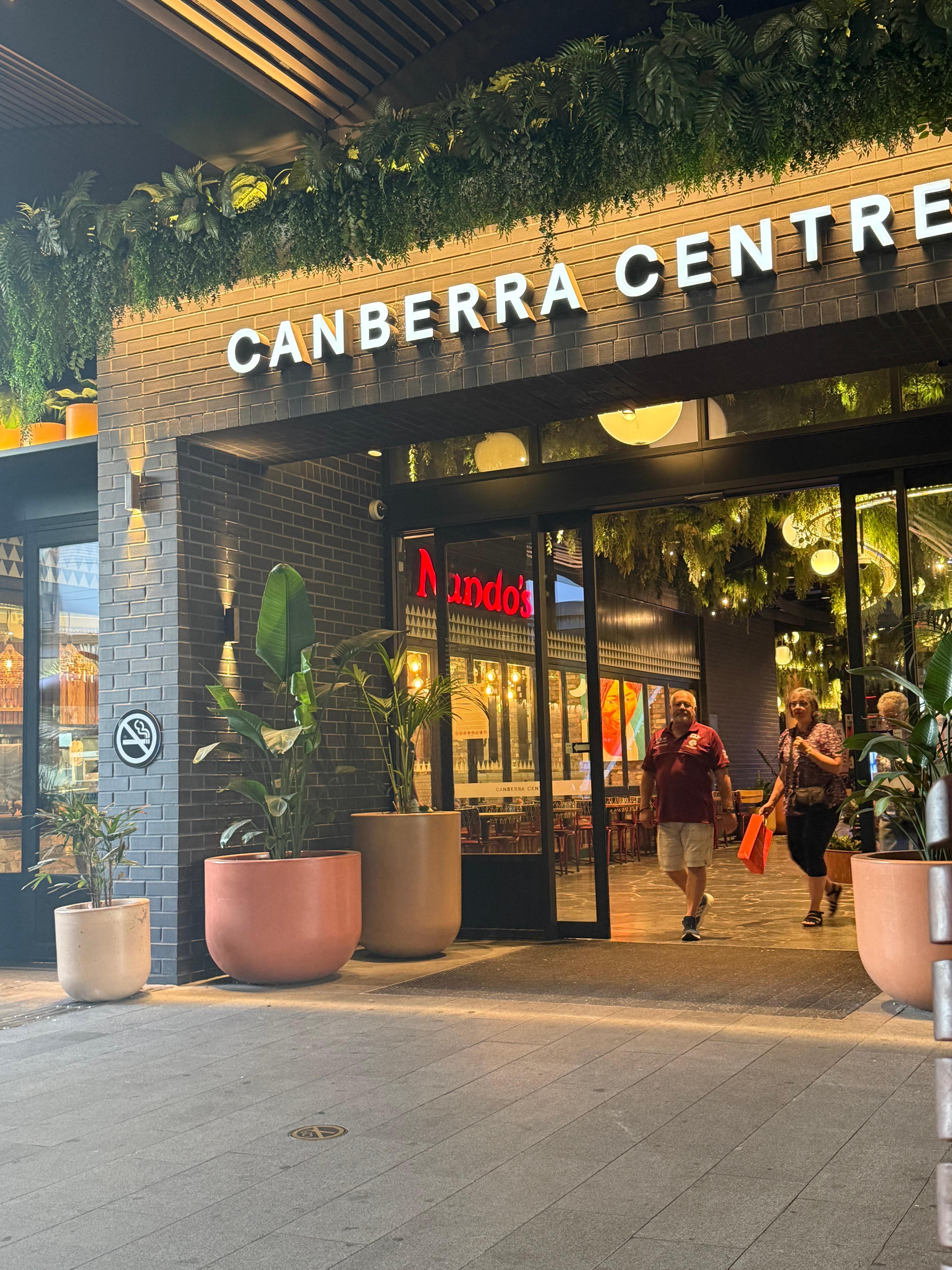 10 Min. Zu Fuß zum
Canberra - Einkaufscenter!!!!
