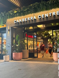 10 Min. Zu Fuß zum
Canberra - Einkaufscenter!!!!