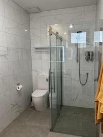 Very nice shower