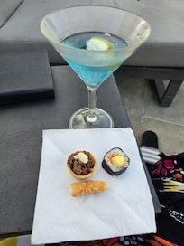 Free cocktails ( or wine & beer) and canapes