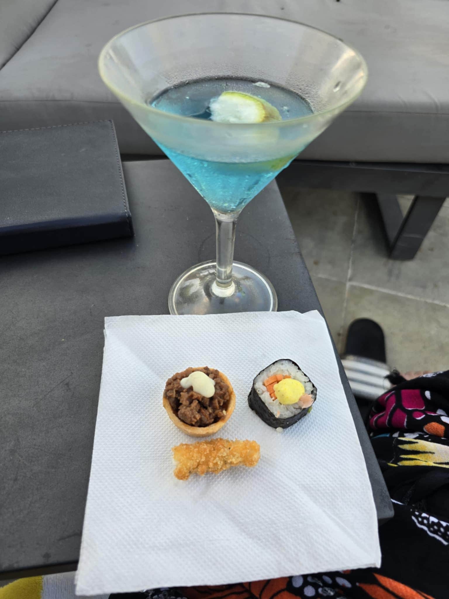 Free cocktails ( or wine & beer) and canapes