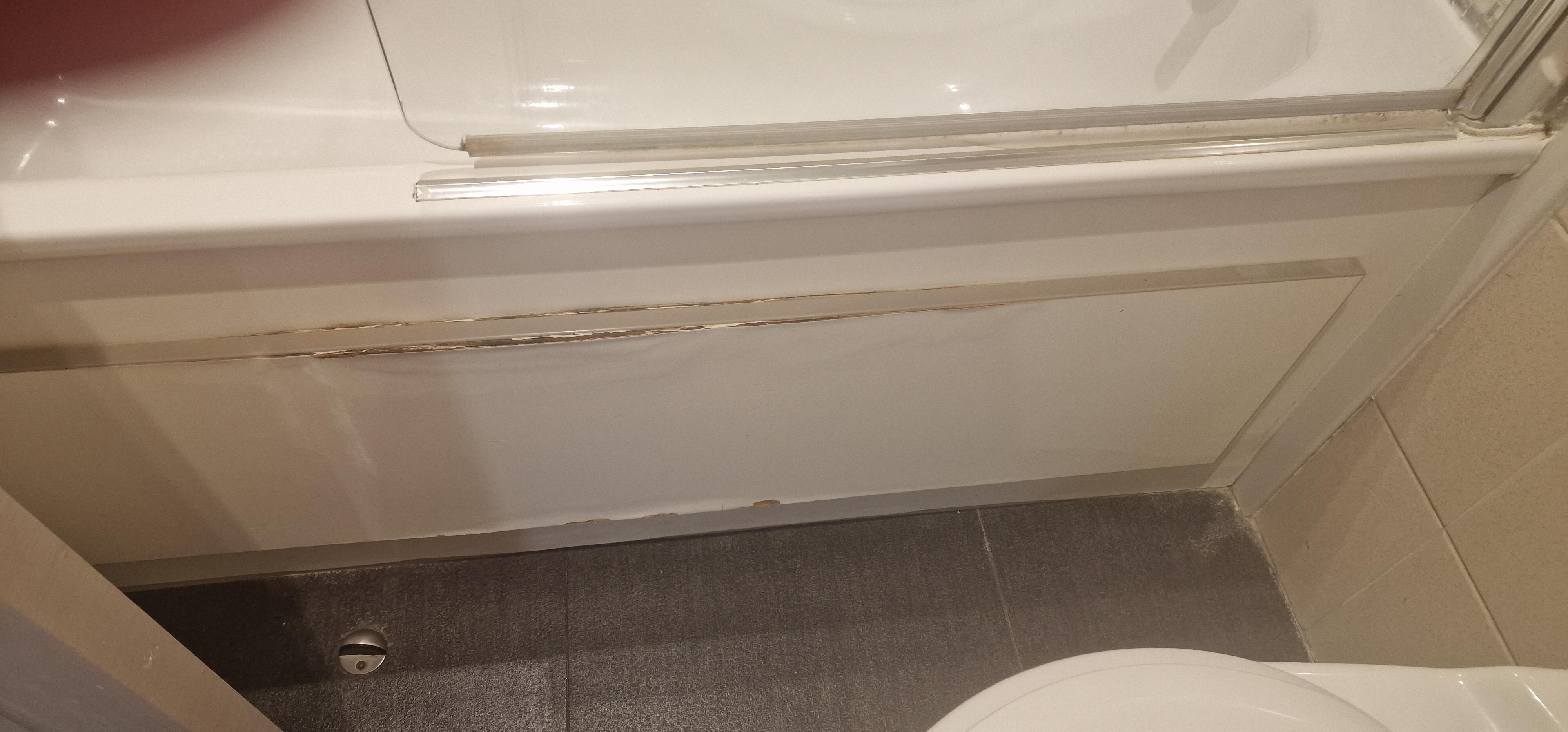 Bath in Superior Room.