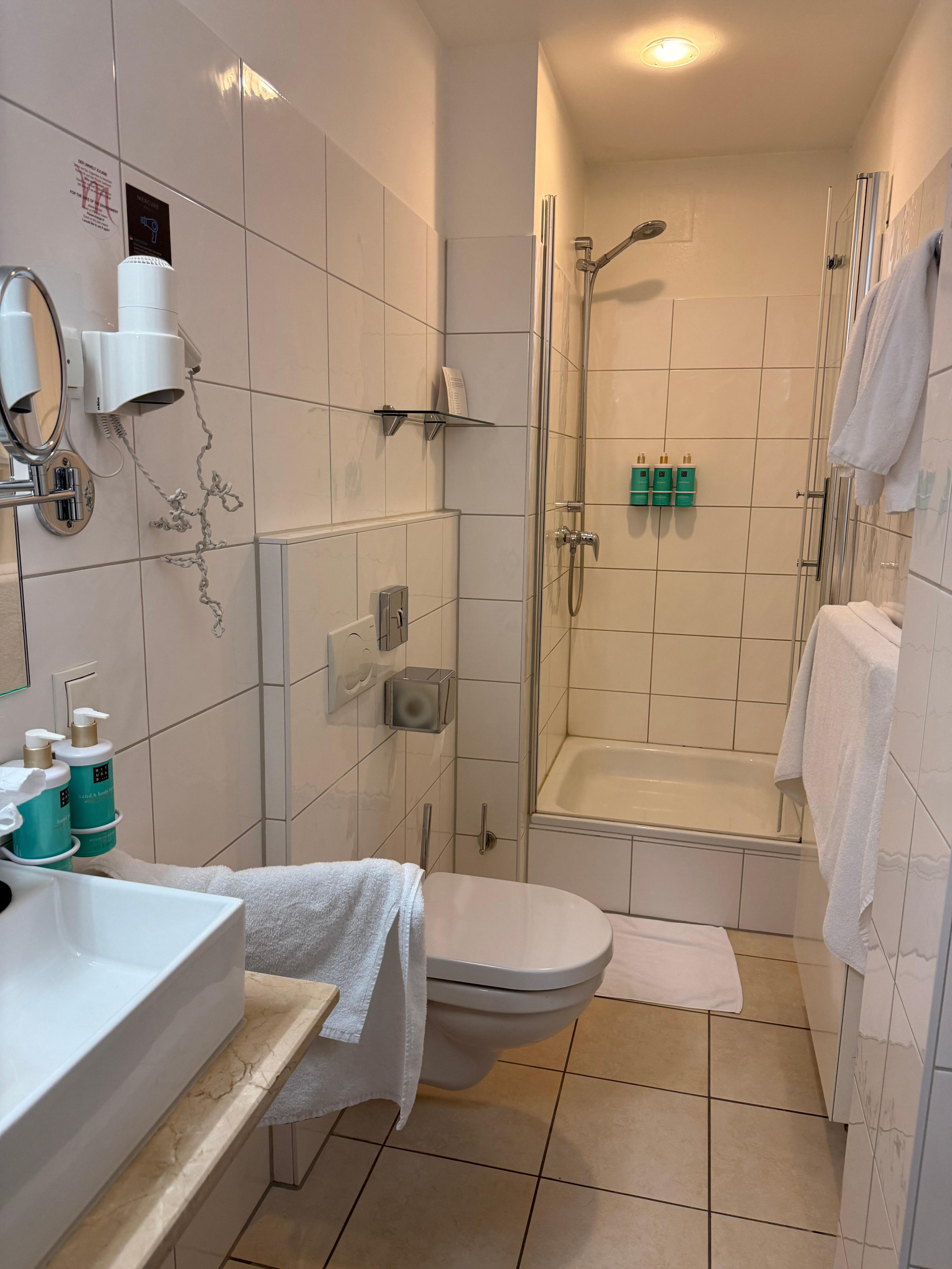 Bathroom clean and good amenities 