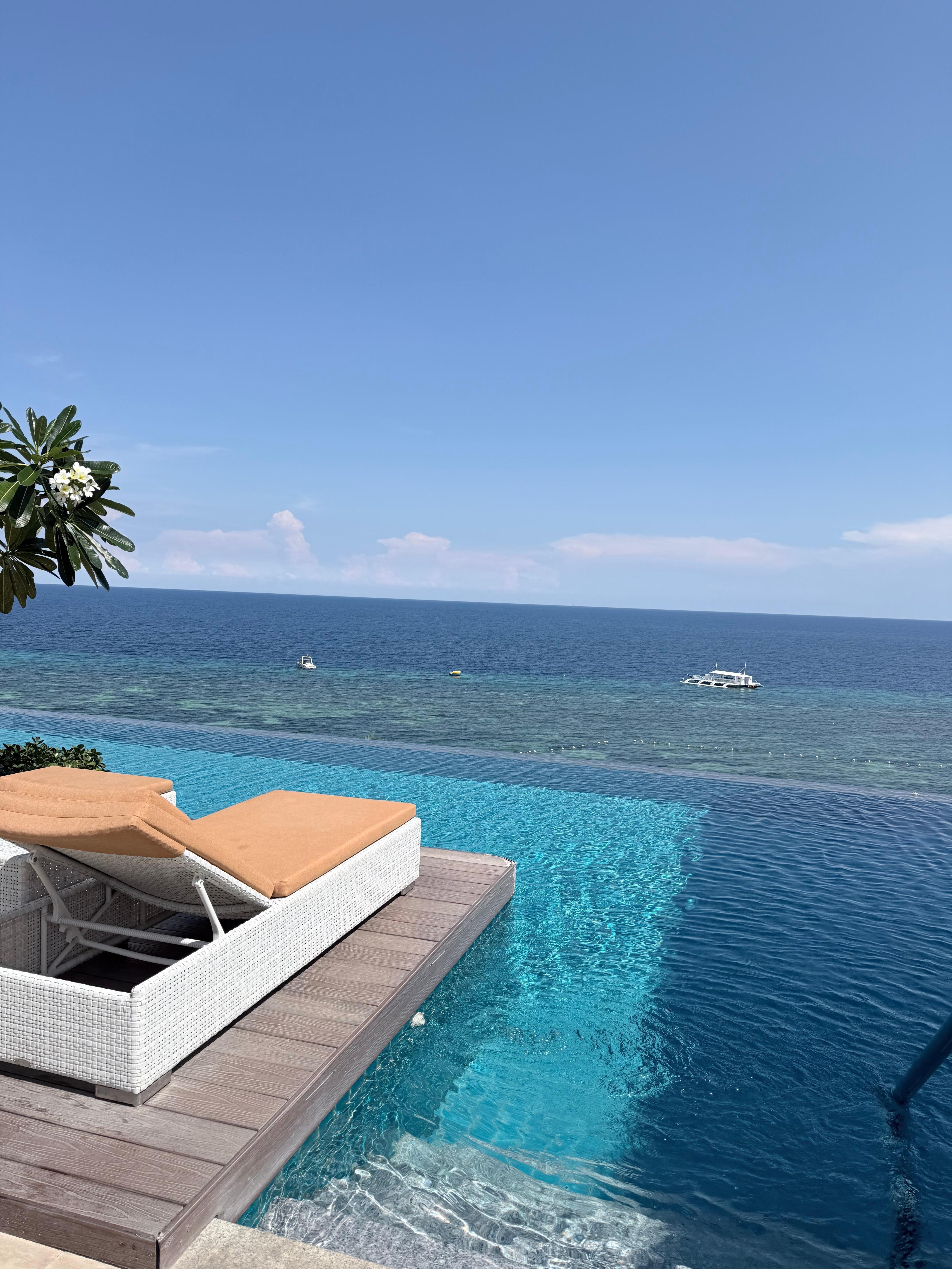 Sky pool deck! So beautiful! 
