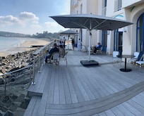 Pose apéritif en terrasse