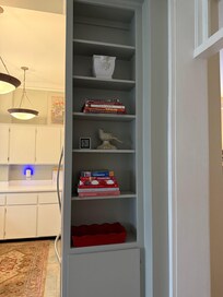 Sweet cookbook book. Fully furnished kitchen.