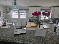Jim & I were warmly welcomed with beautiful roses 🌹 anniversary card and chocolates in celebration of our 25th Wedding Anniversary. Thank you so much Ed & Carol for this romantic gesture.