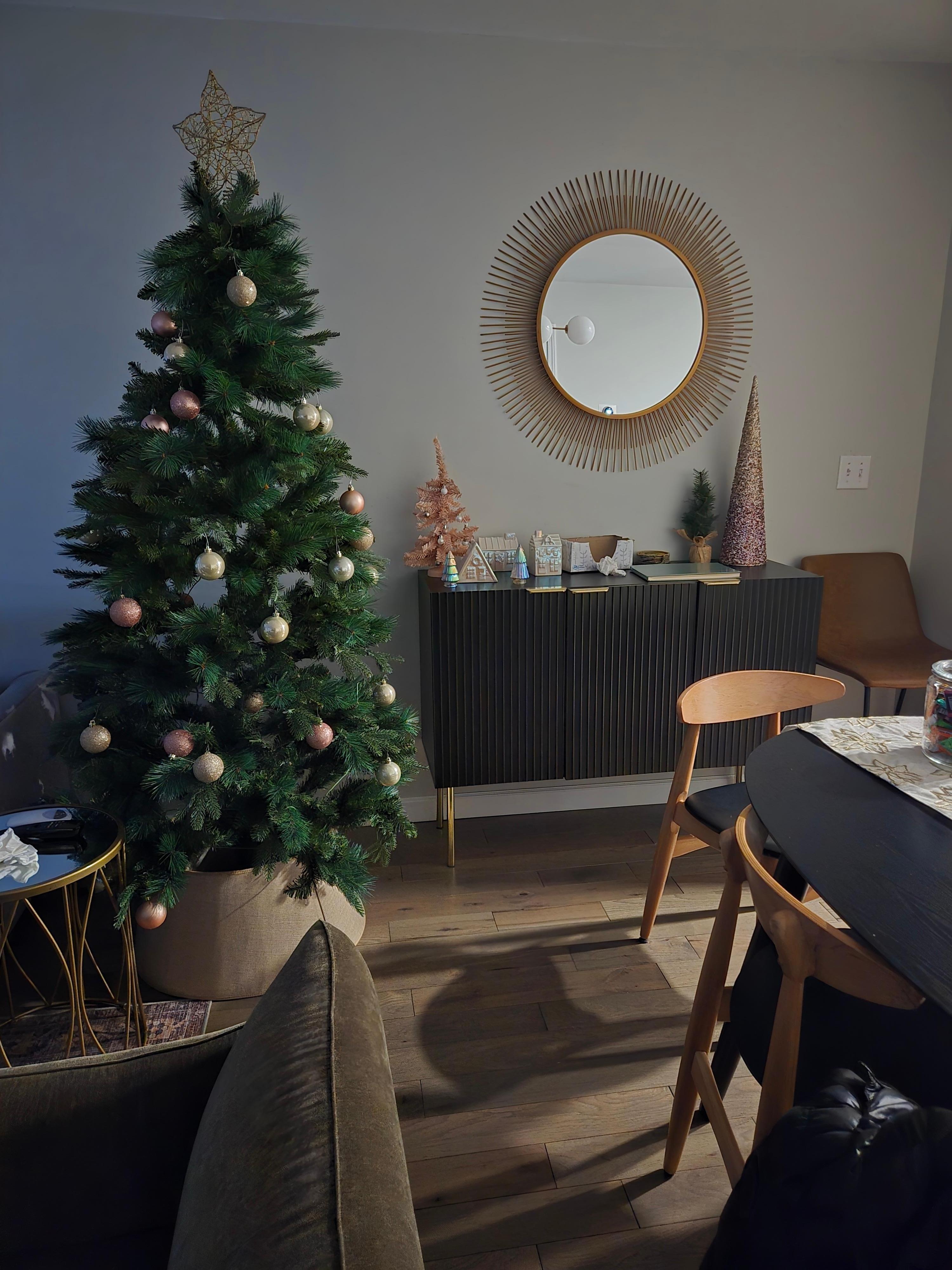 Beautiful decorated for Christmas.  It was so lovely and inviting.