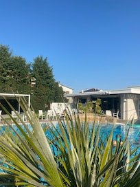 Piscina e bar