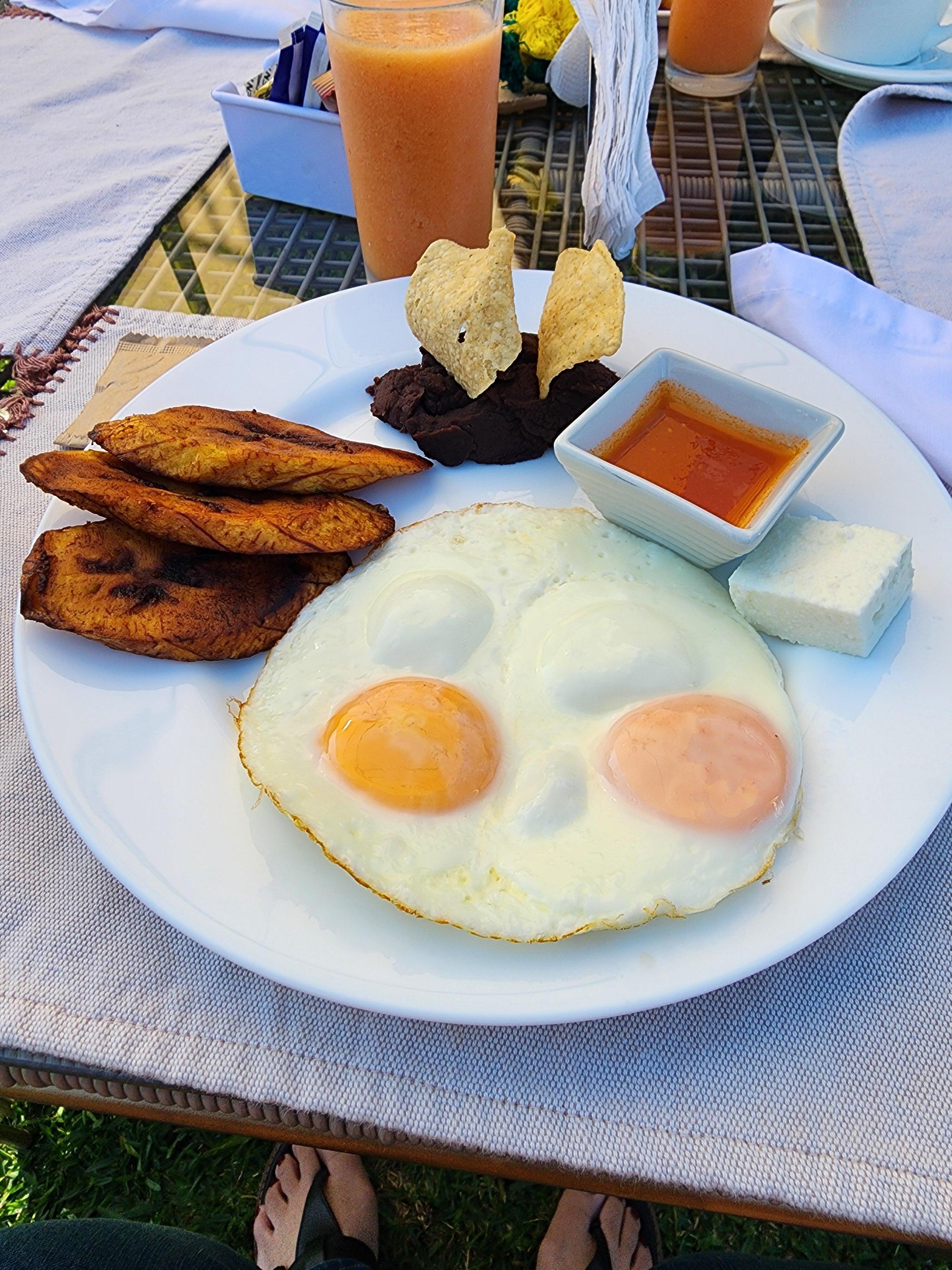Desayuno típico incluido en la estadia.