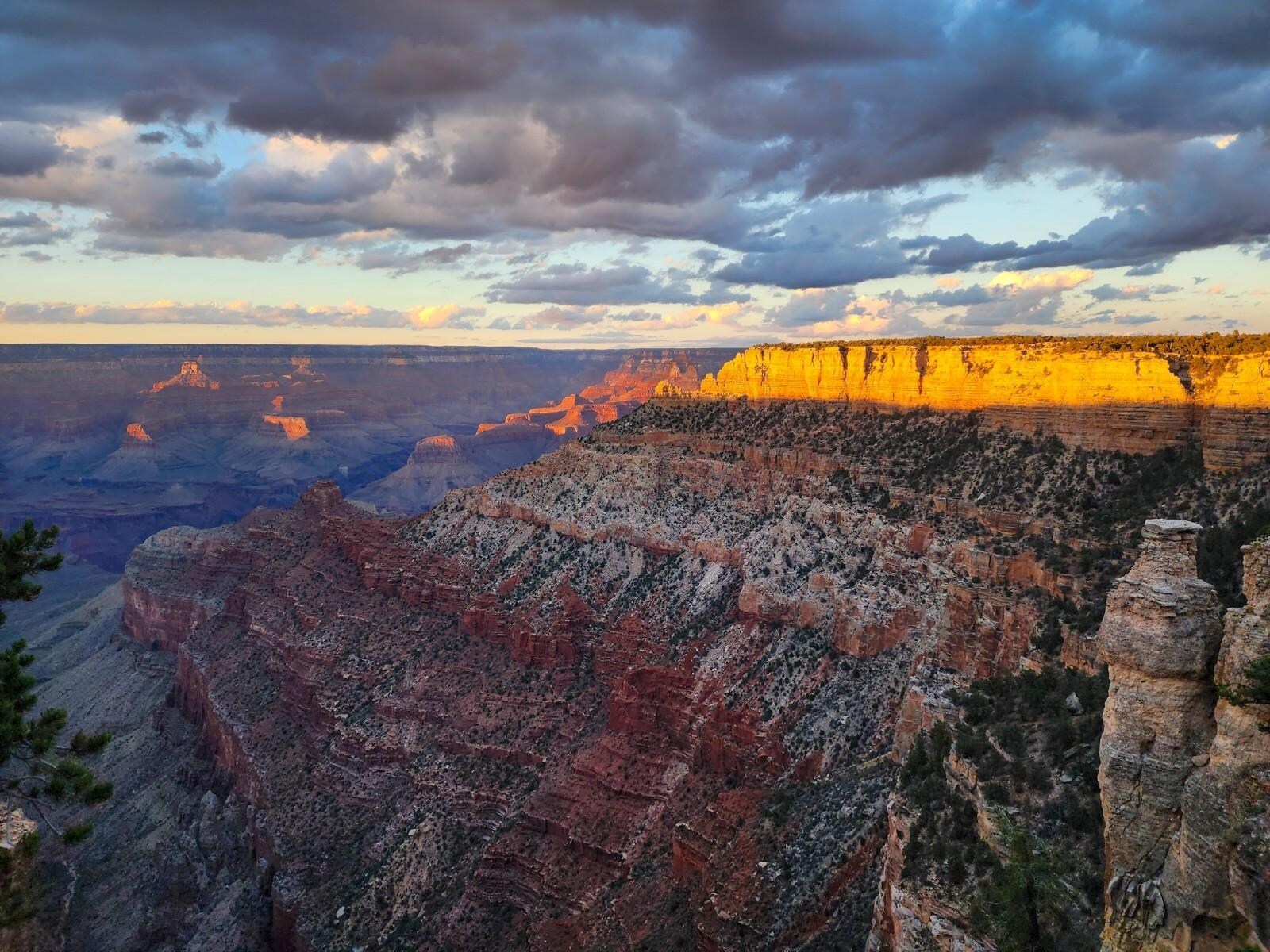 Last light 10/12/2025