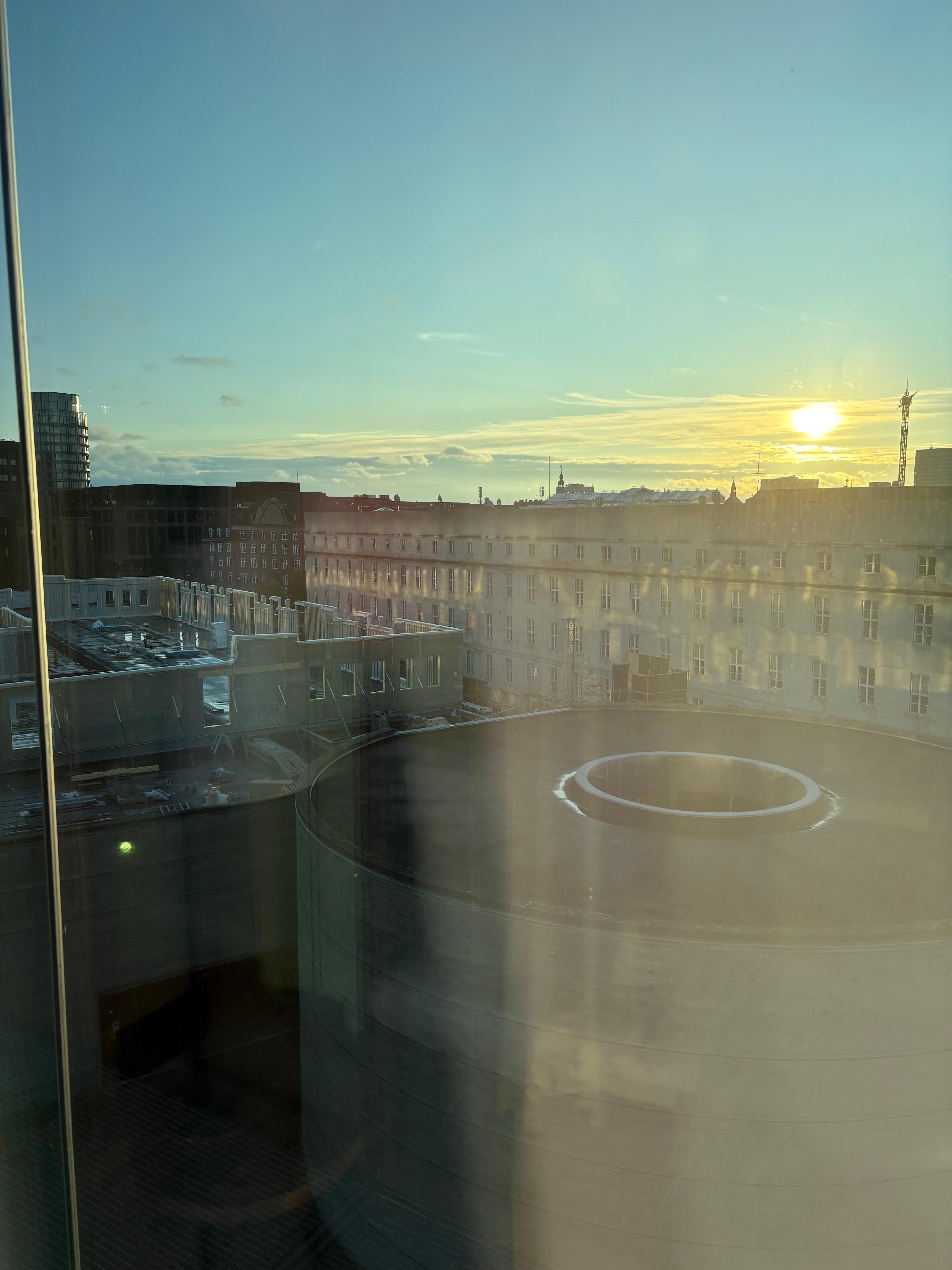Udsigt til Politigården fra soveværelset