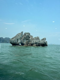Ha Long Bay tour /cruise was worth it