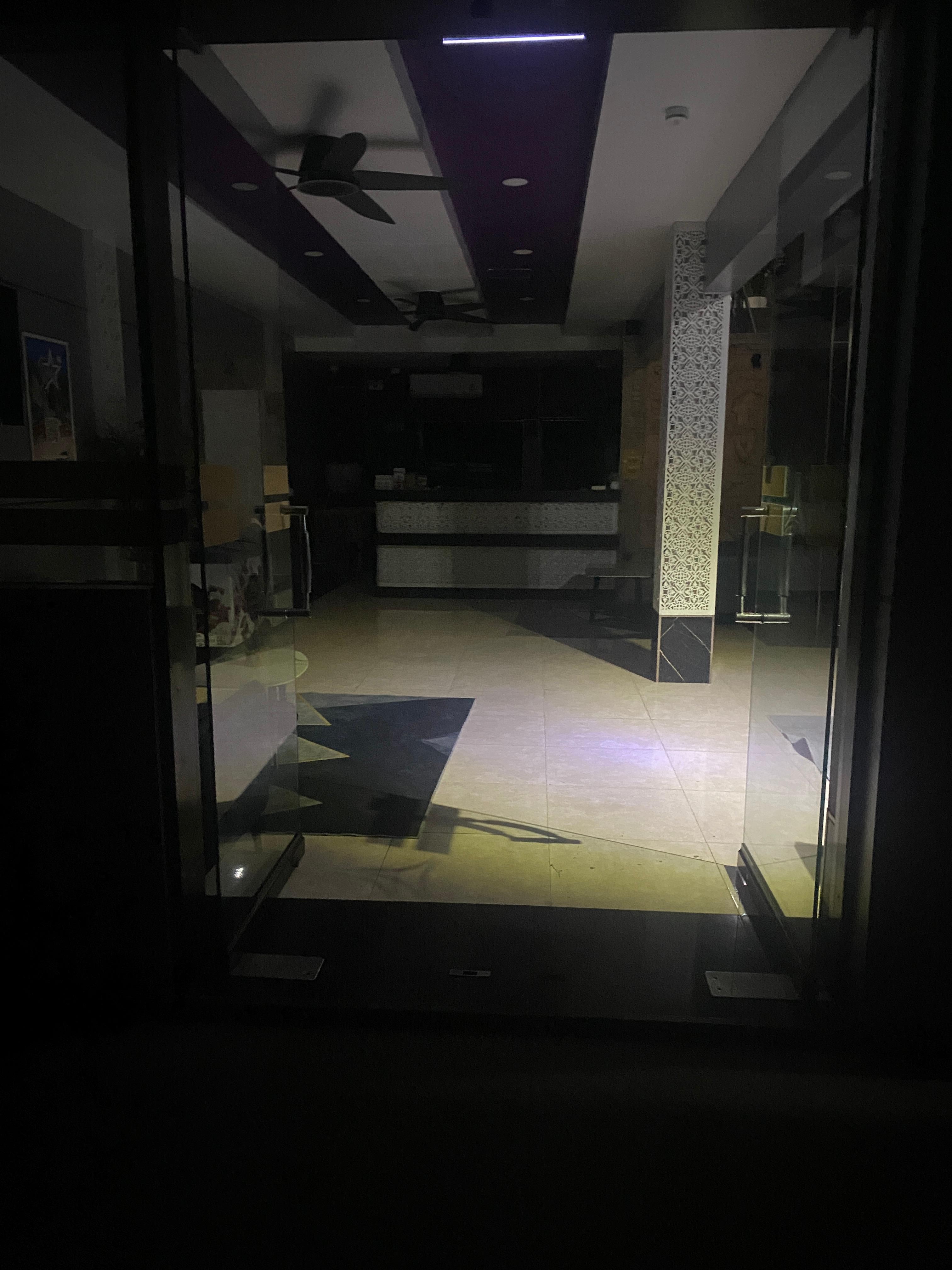 Lobby only backup lights on 
