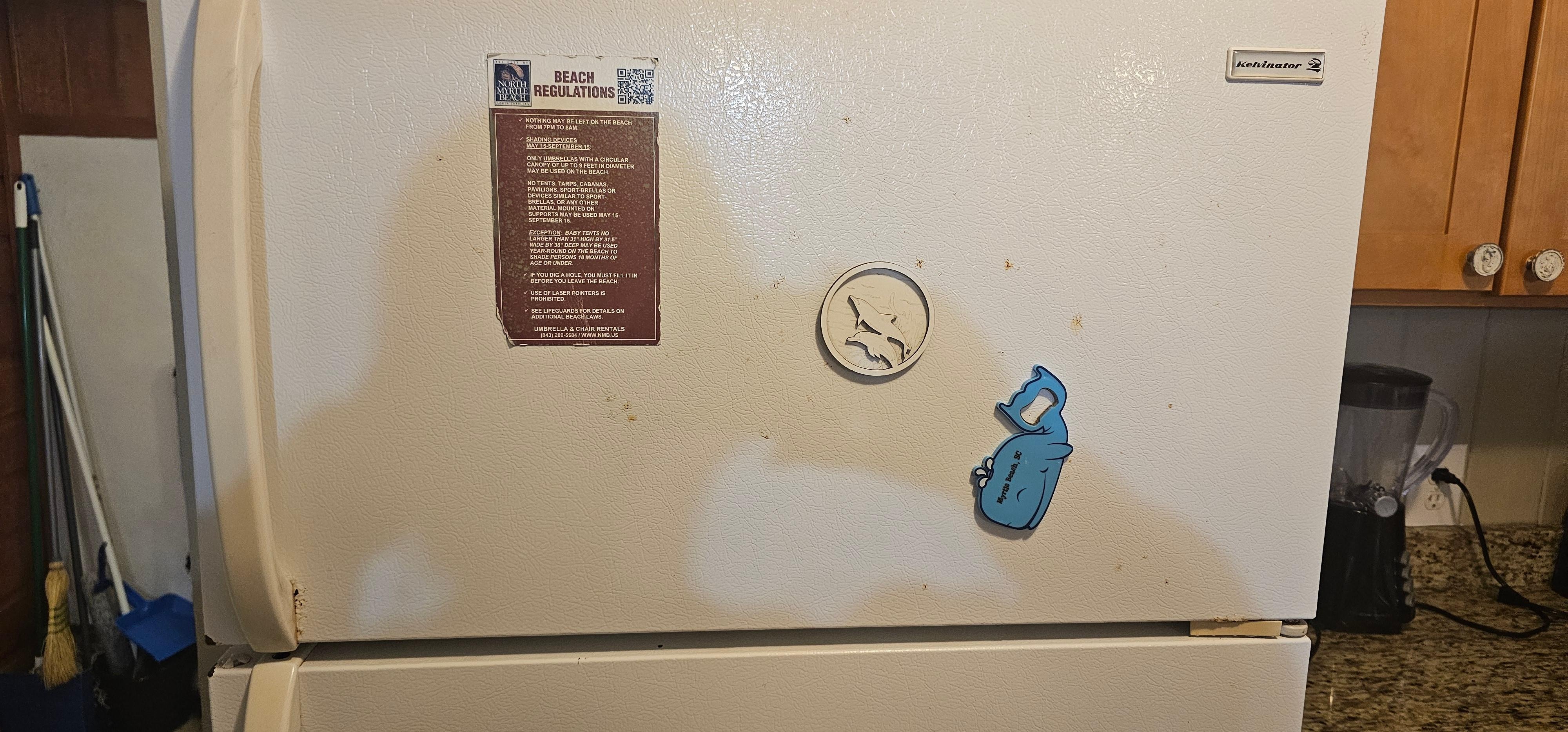 Significant rust, and shelf inside had duct tape shelf bar.