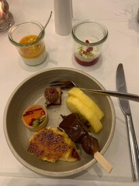 Abendessen mit leckeren diversen Nachspeisen