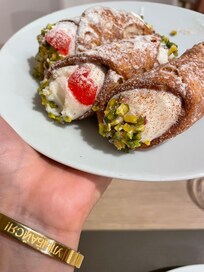 Dolci tipici siciliani, i cannoli