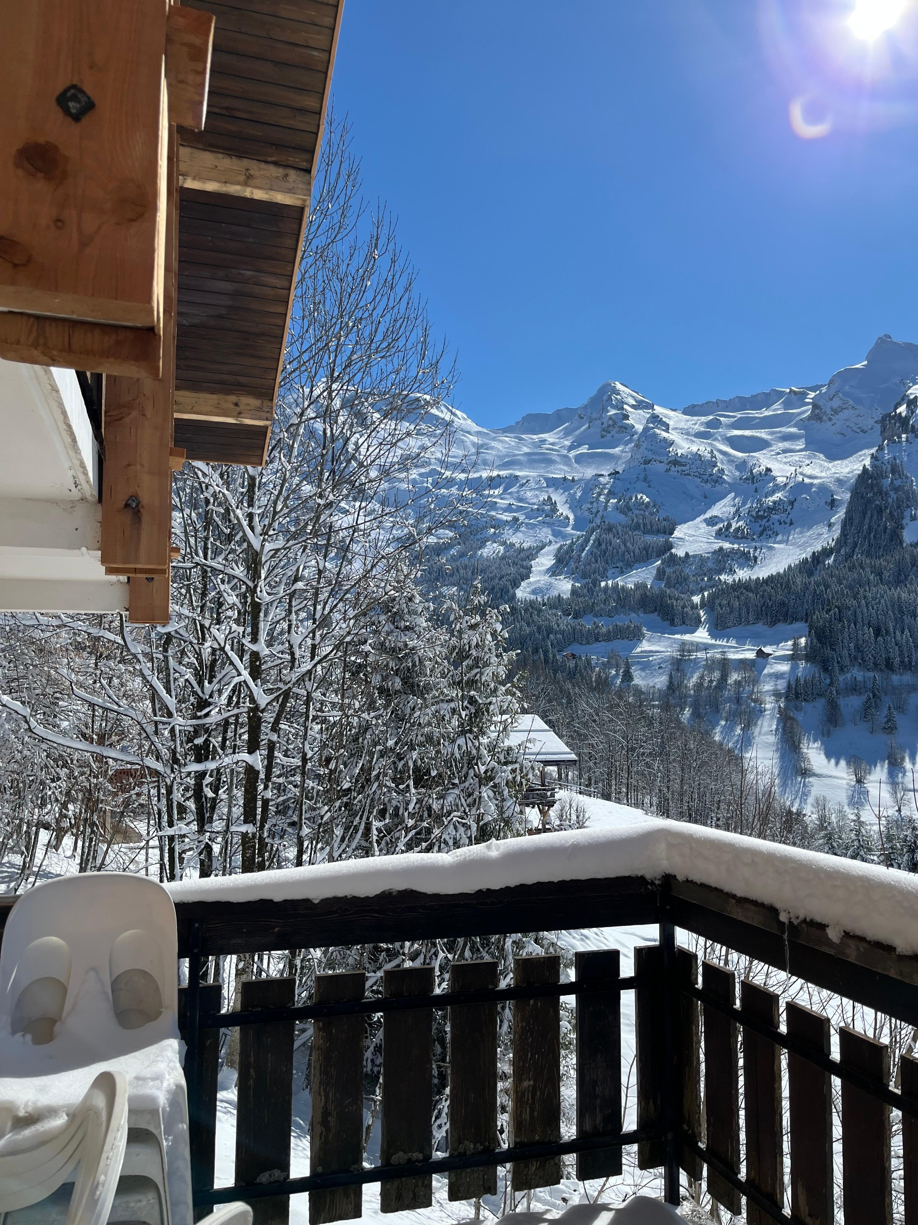 Livraison de neige juste le samedi et soleil magnifique le dimanche 😍