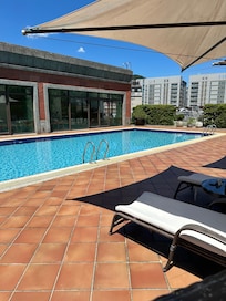 プールも時間帯があれば無料で入れる。