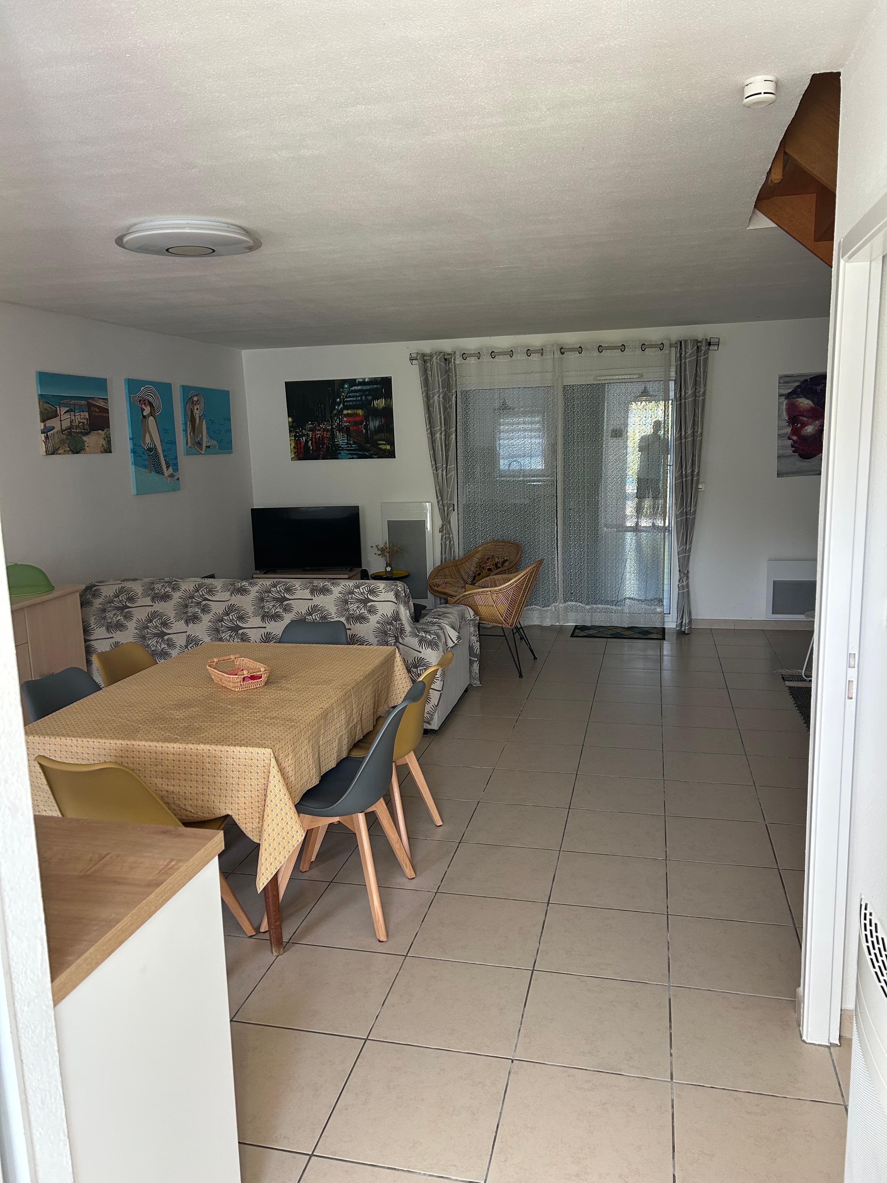 Moderner Wohnbereich mit WiFi