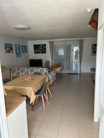 Moderner Wohnbereich mit WiFi