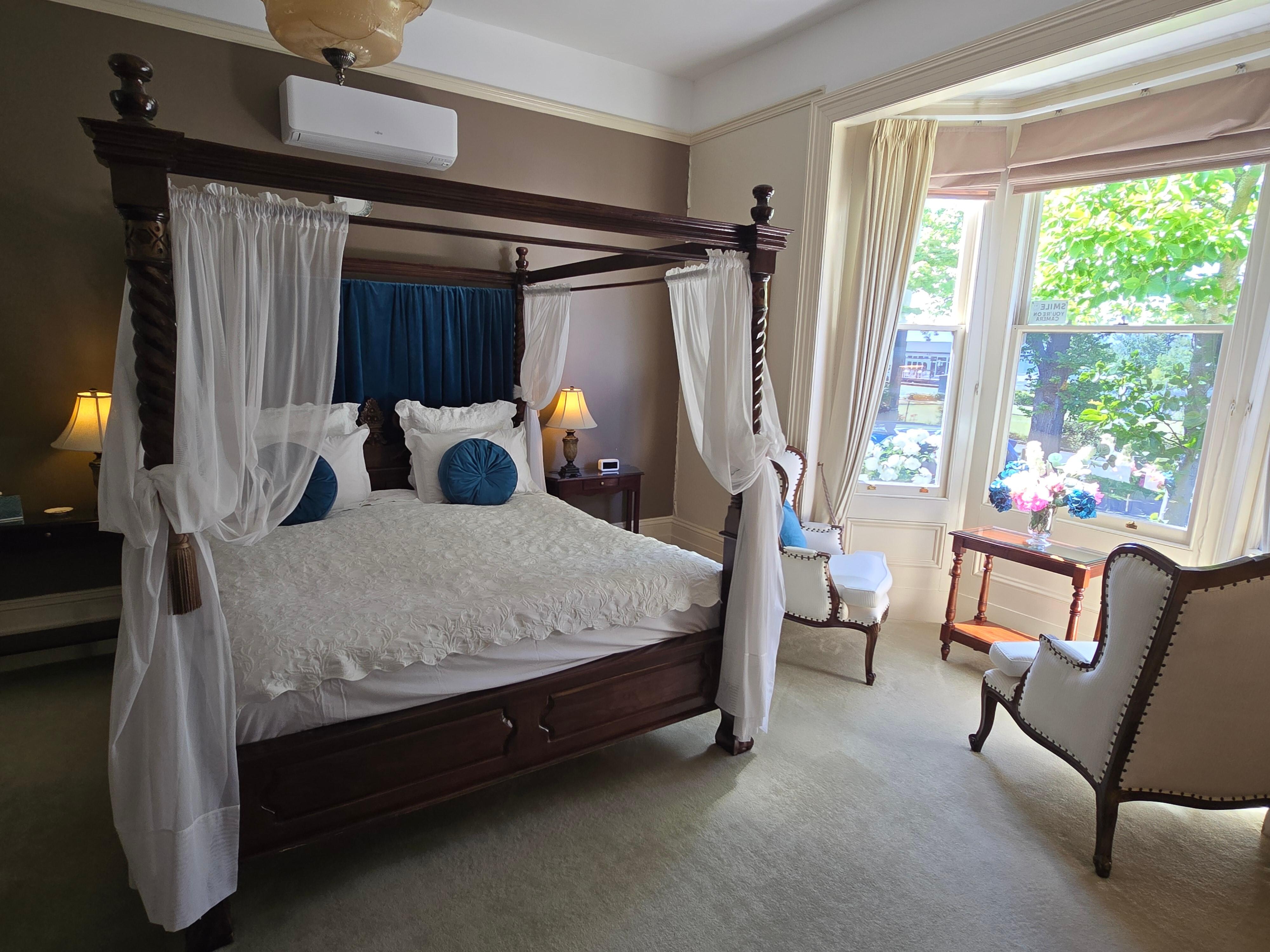 4 poster bed in the Adelaide room