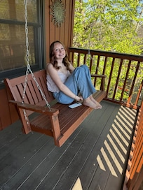 Great cabin for Girl’s Week with Grandma, Mom and grand daughter.