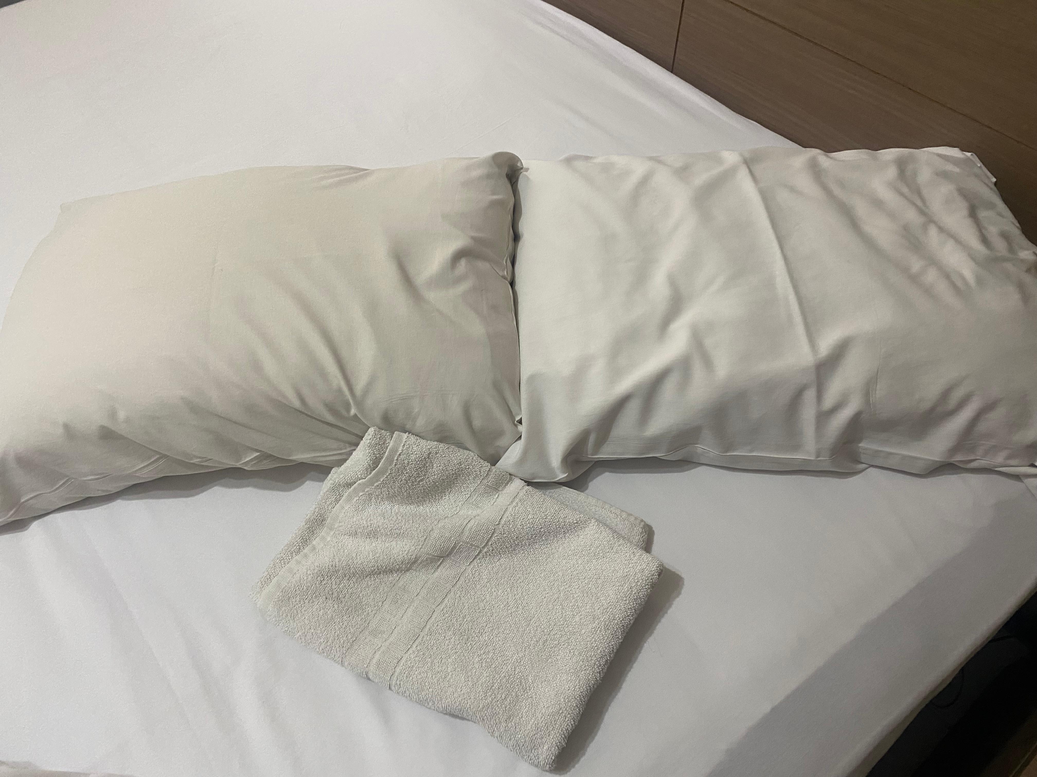 Roupas de cama e banho muito gastas