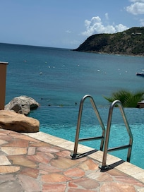 Infinity pool