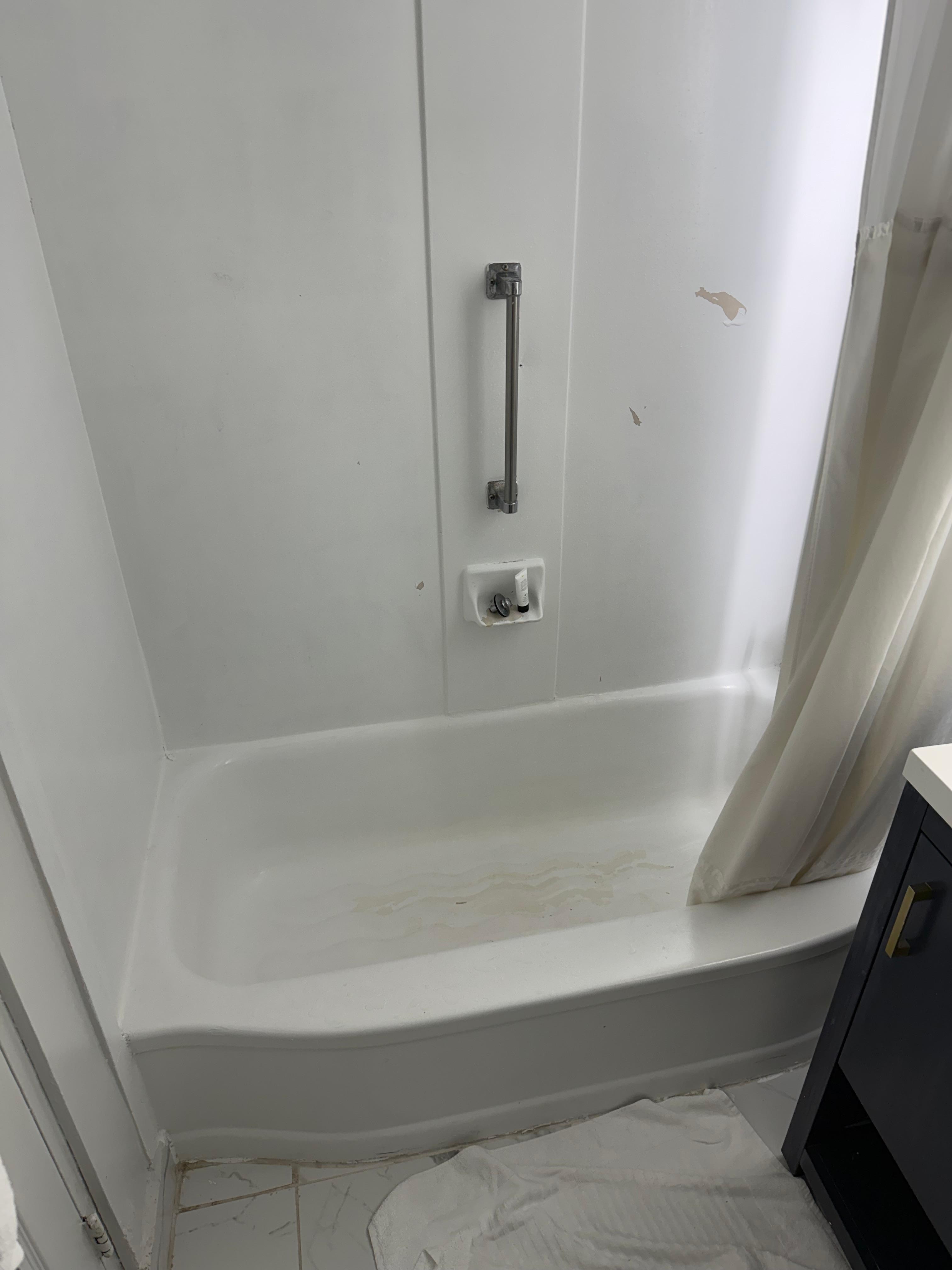 Banheiro porcamente pontado