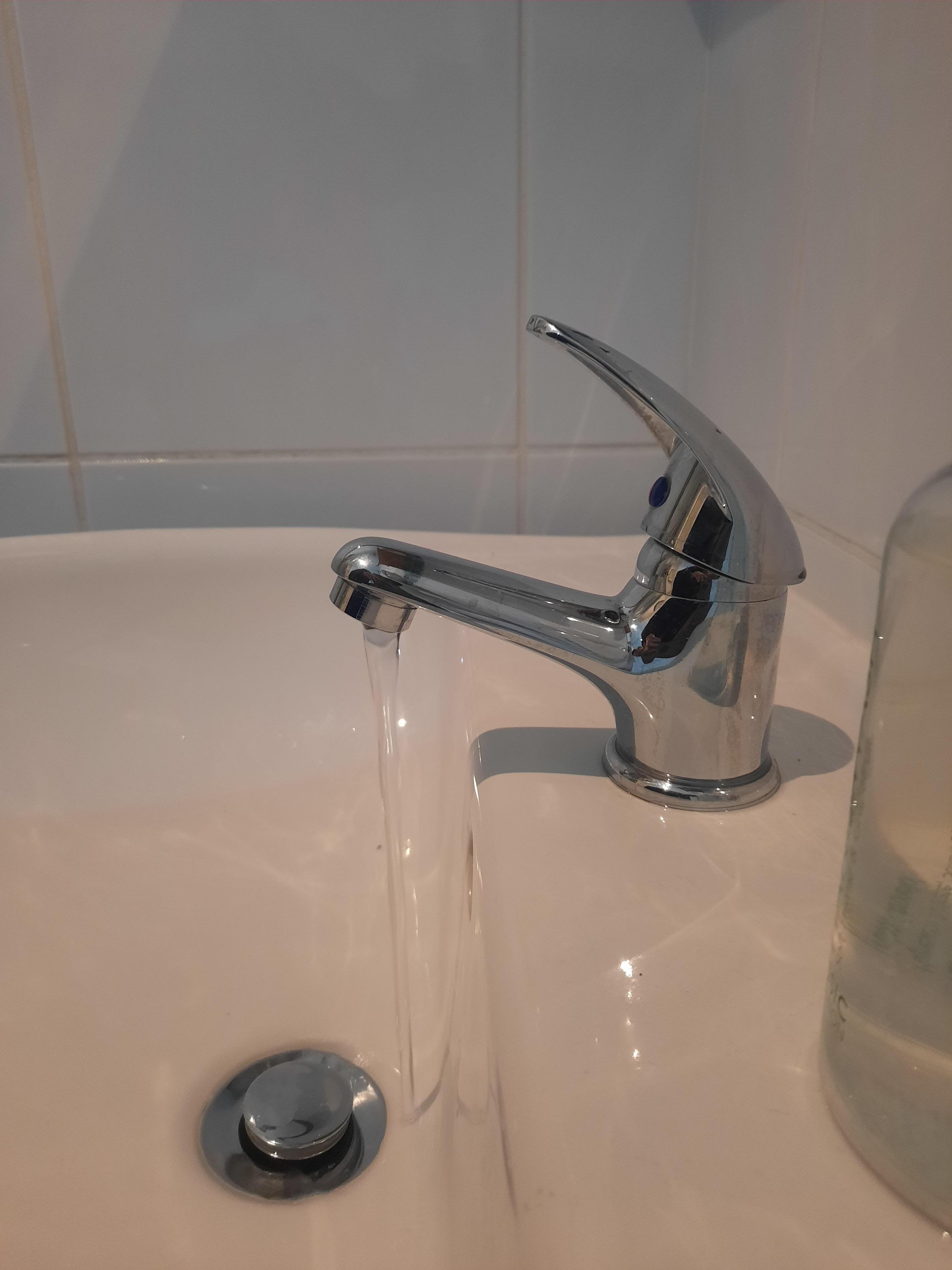 Bathroom faucet, full power.
