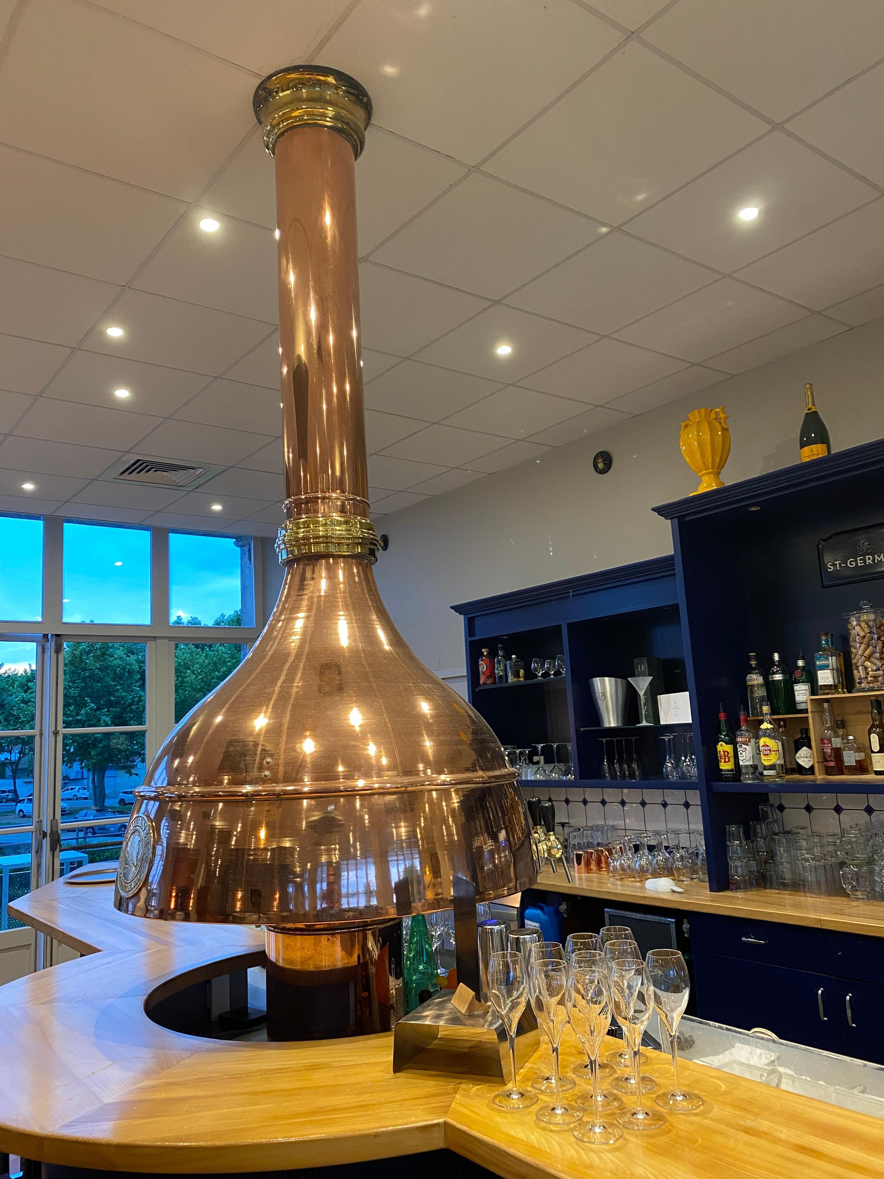 L'élément décoratif du bar est magnifique
